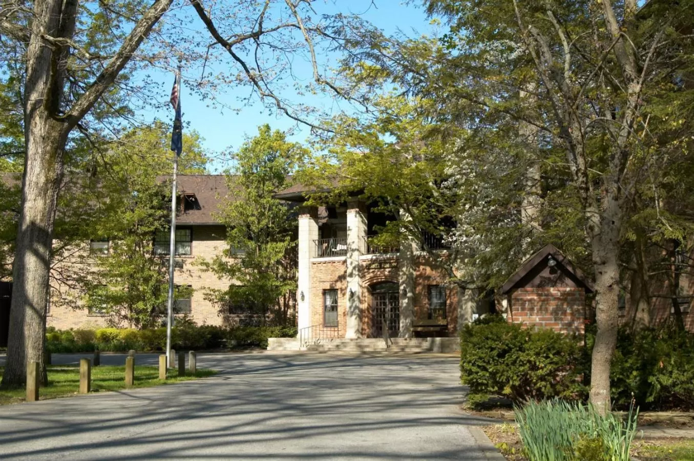 Facade/entrance, Property Building in Turkey Run Inn & Cabins