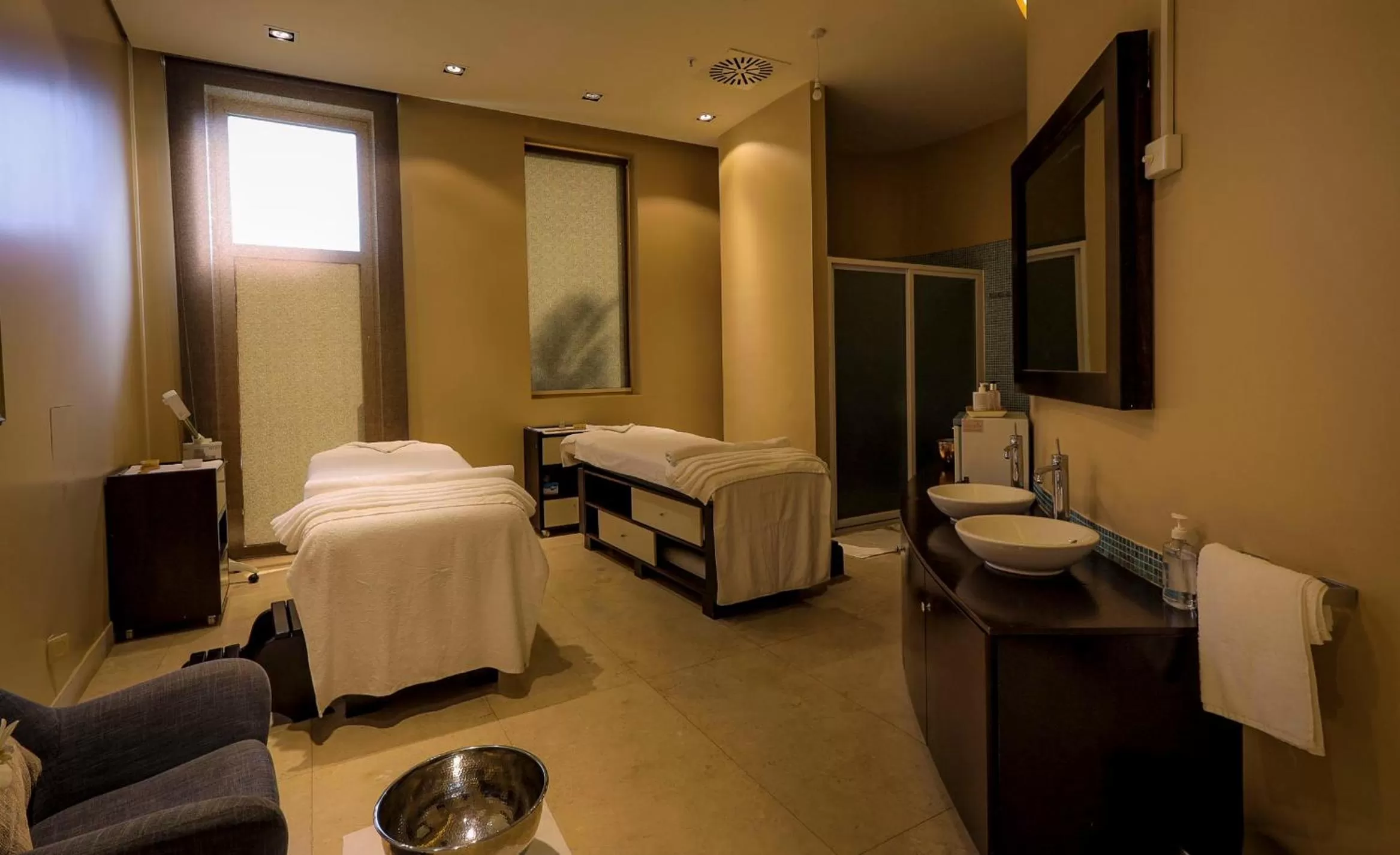 Spa and wellness centre/facilities, Bed in Radisson Blu Hotel & Convention Centre Kigali