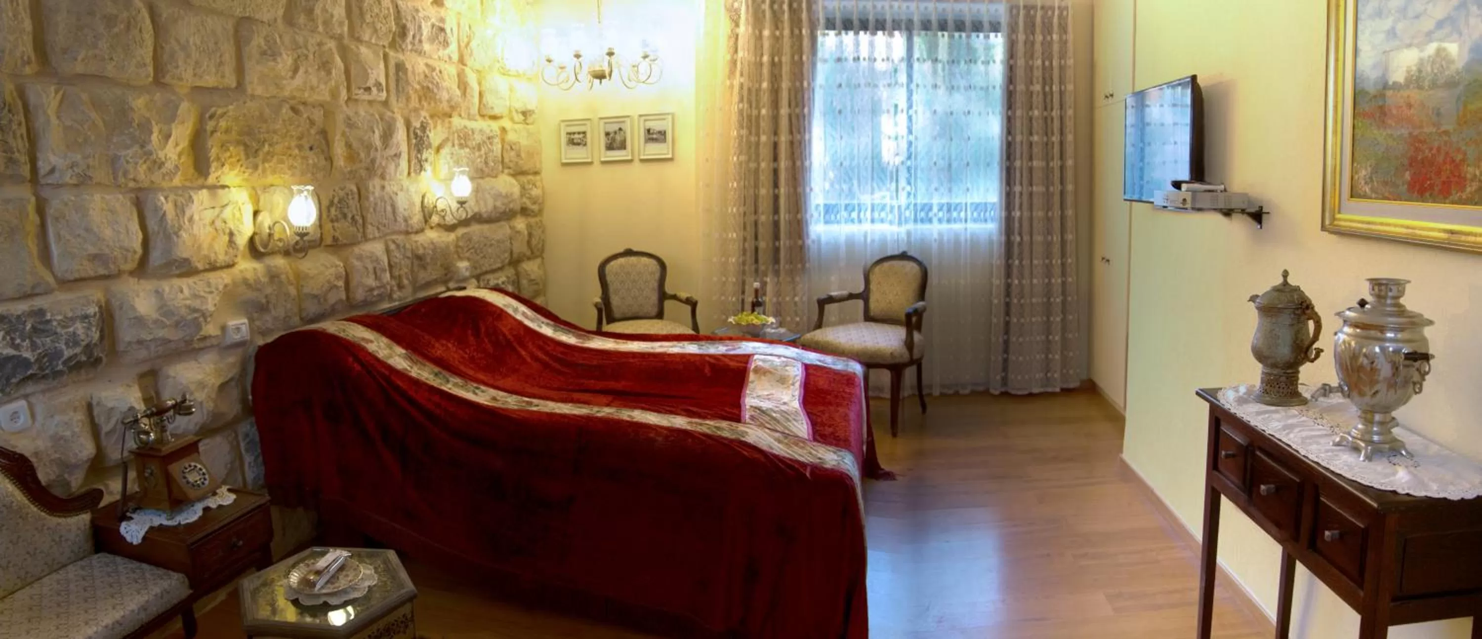 Bed in Beit Shalom Historical boutique Hotel