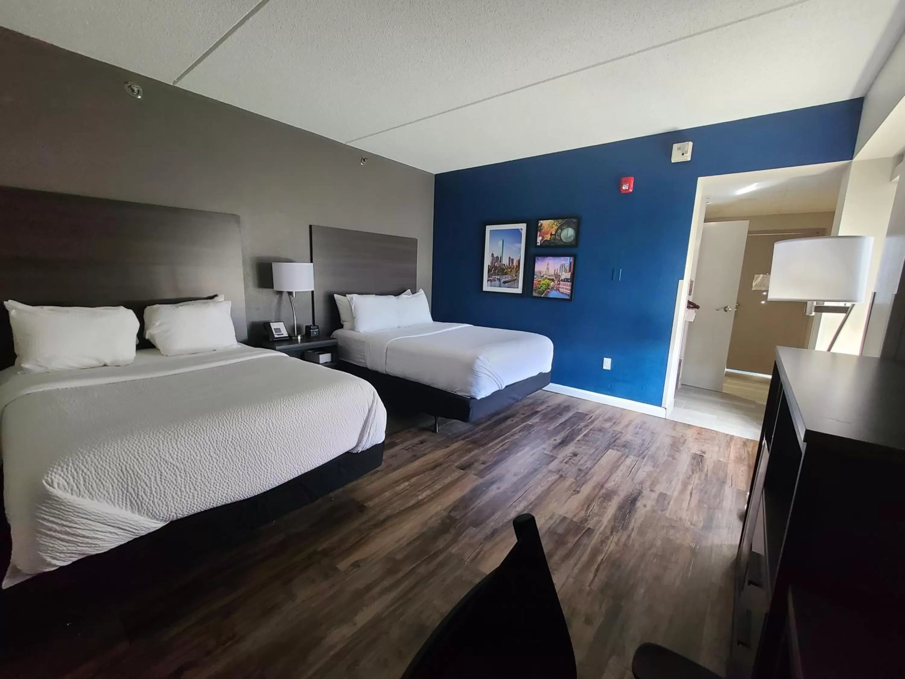 Bed in Comfort Inn Boston Milford