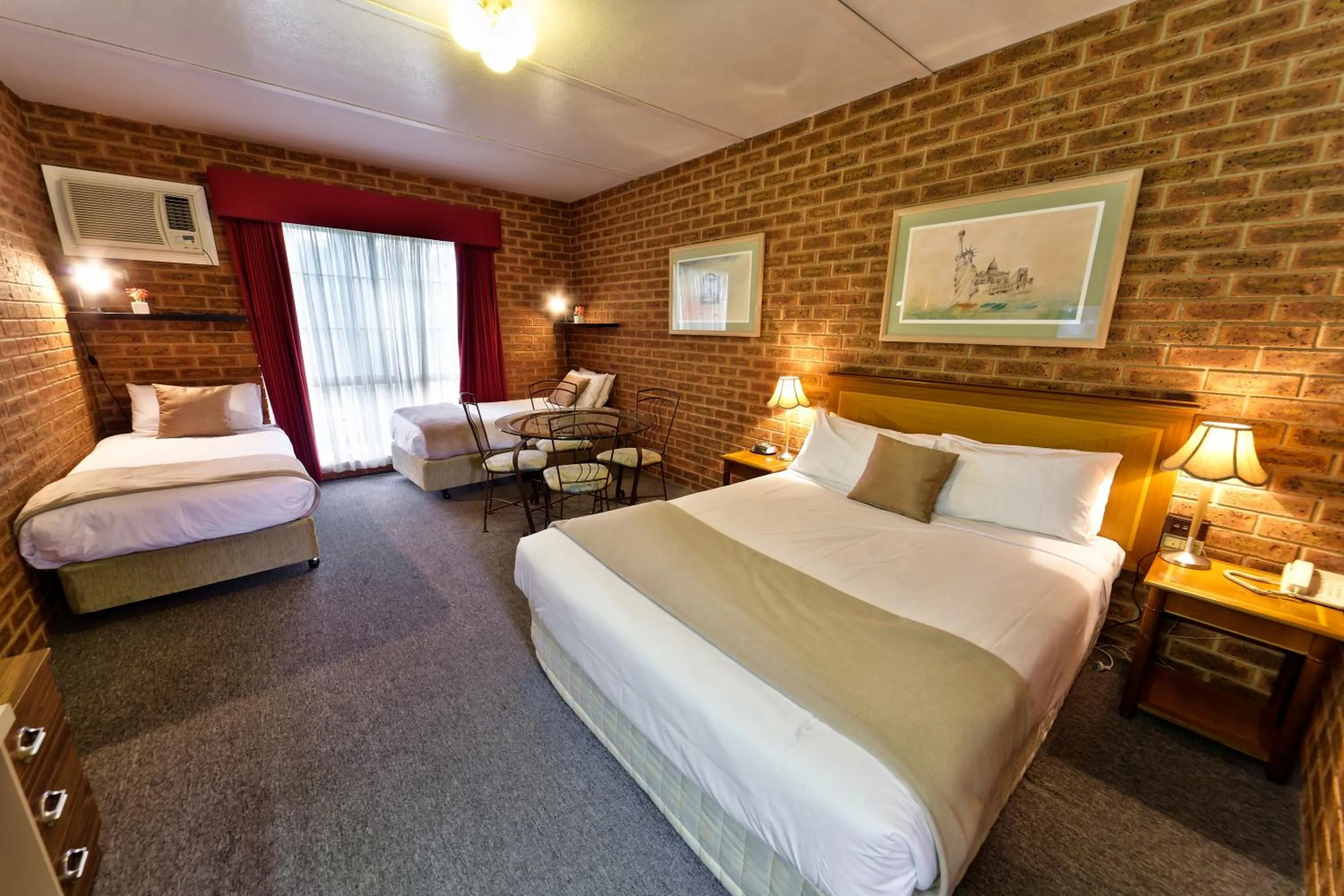 Bed in Central Yarrawonga Motor Inn