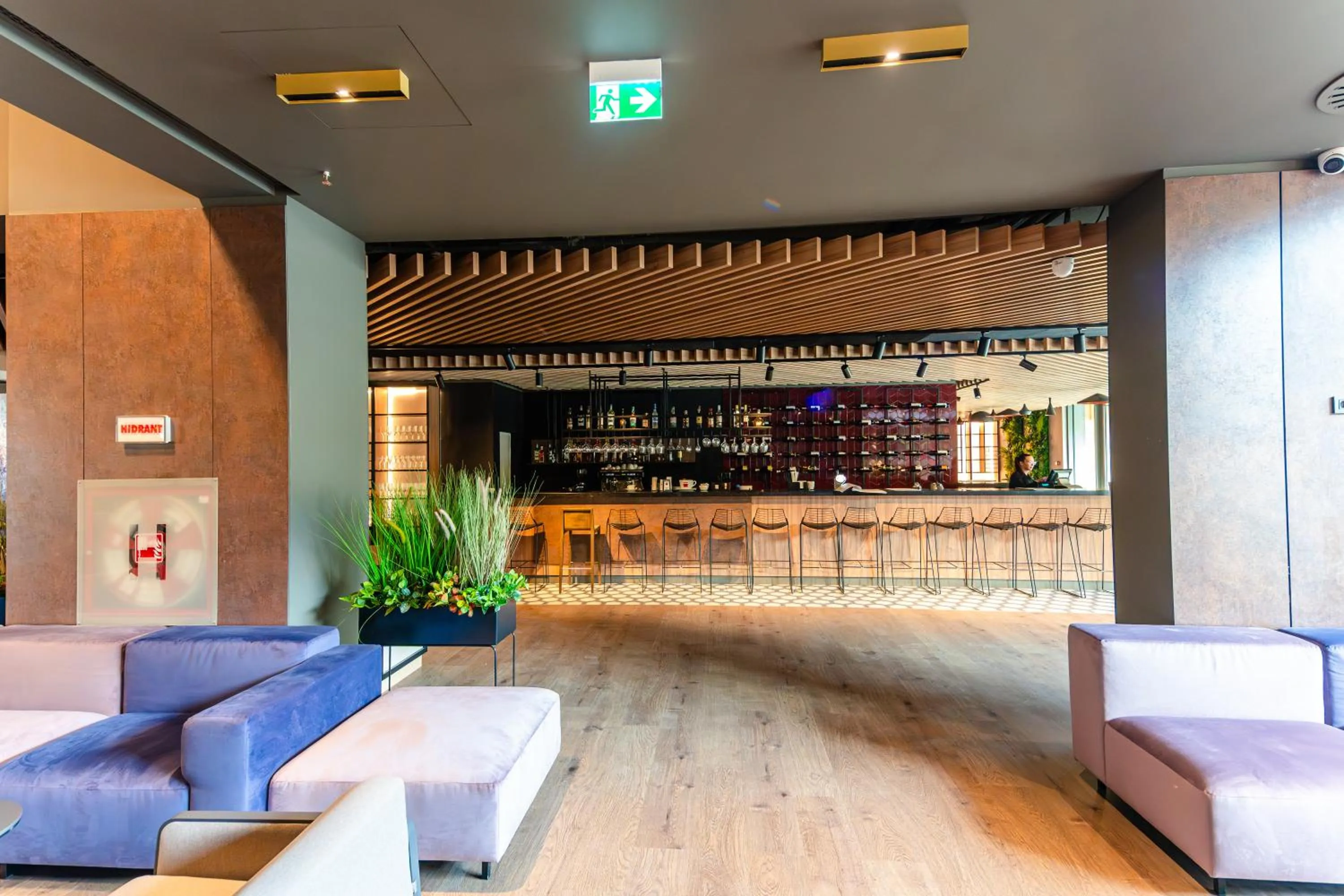 Communal lounge/ TV room in Ibis Styles Sibiu Arsenal