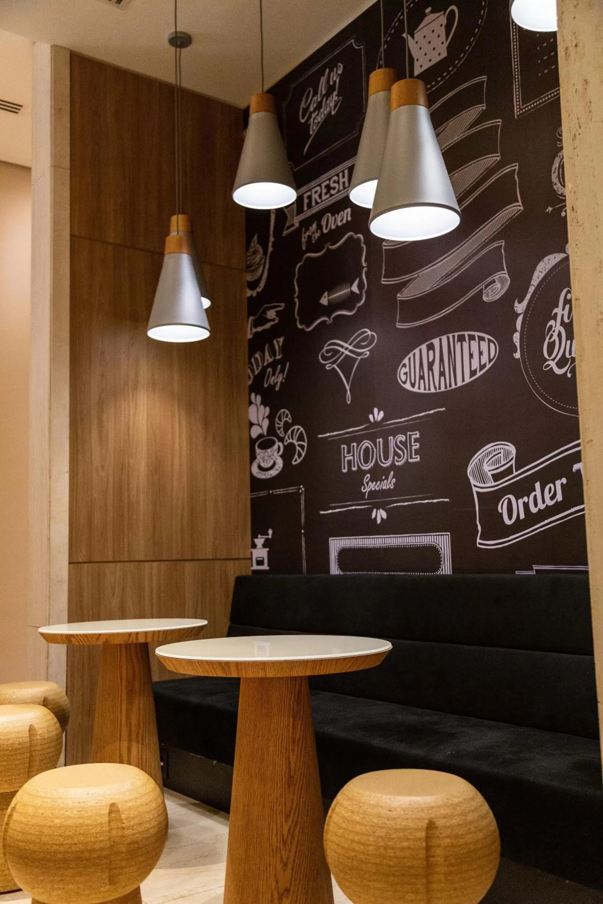 Seating area in Hilton Garden Inn Belo Horizonte Lourdes