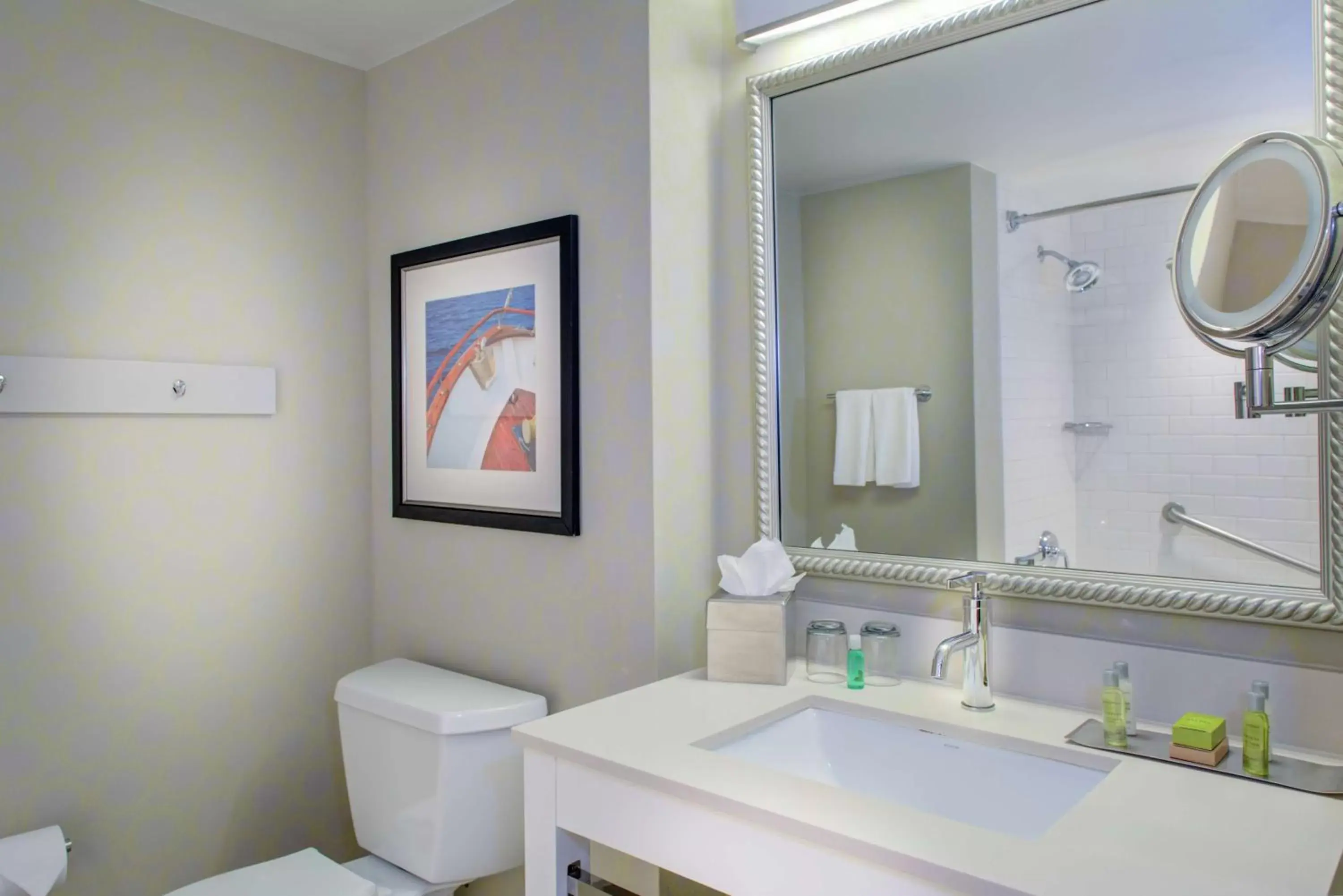 King Room with Bath Tub - Disability Access in DoubleTree by Hilton Biloxi King Room with Bath Tub - Disability Access in DoubleTree by Hilton Biloxi