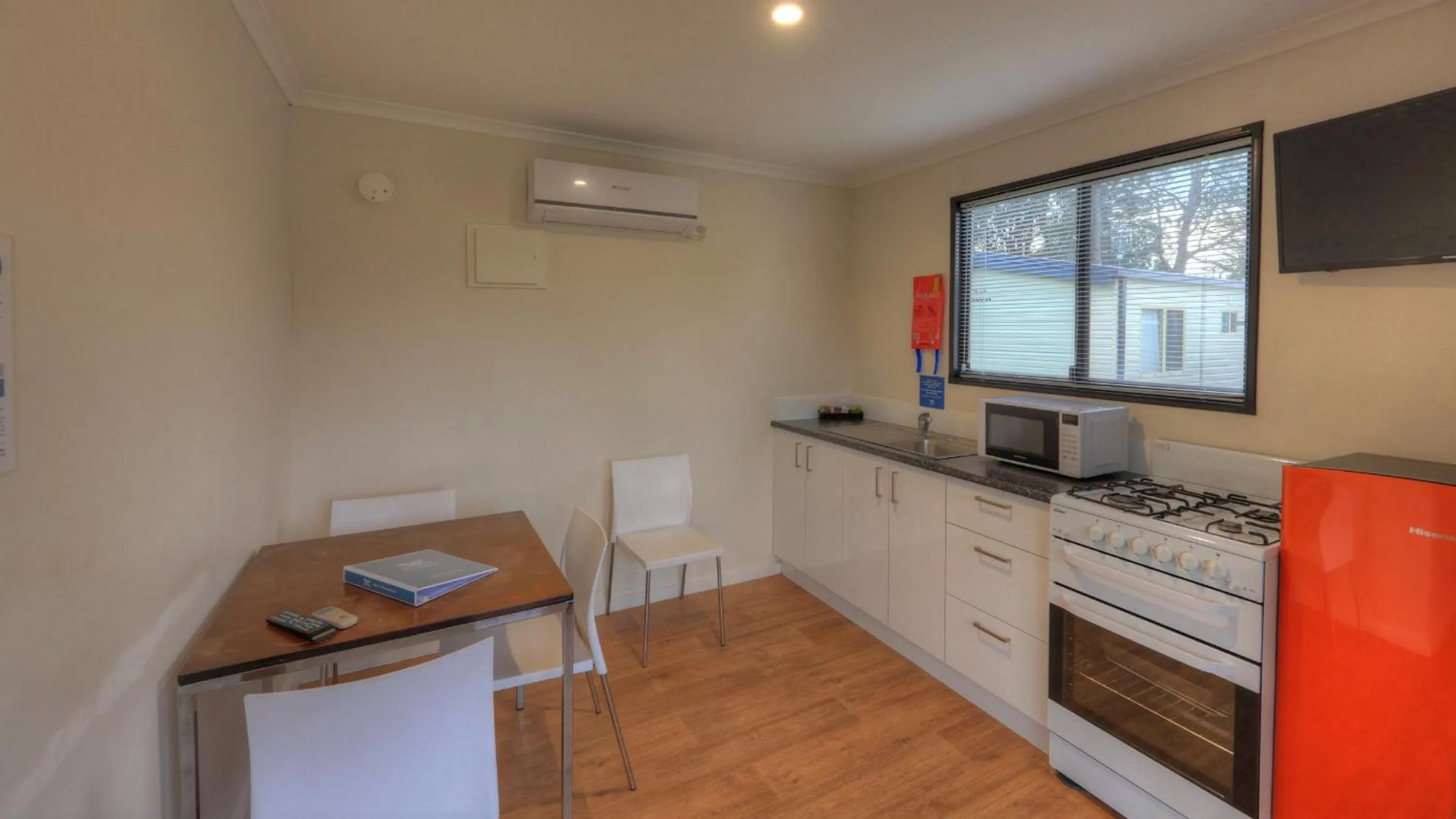Kitchen or kitchenette in Eden Gateway Holiday Park
