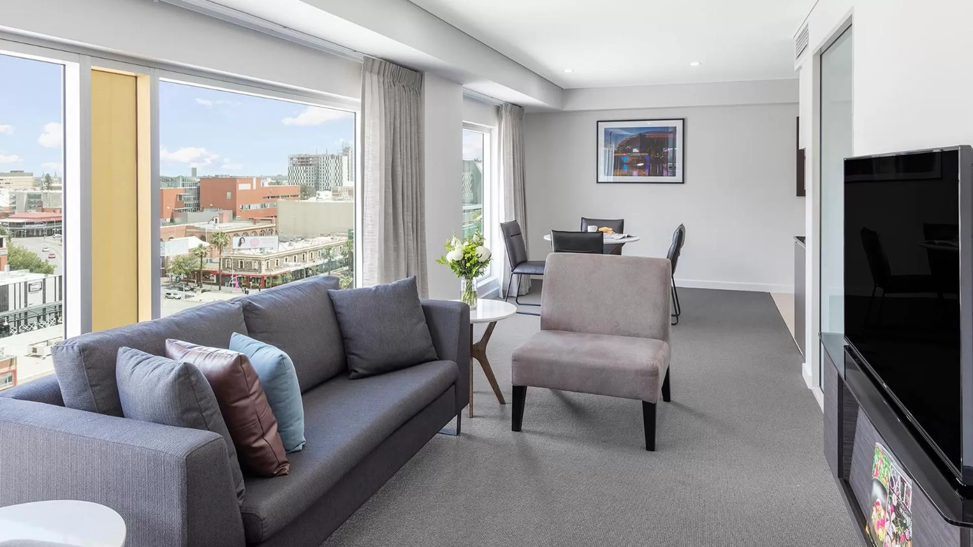 TV and multimedia in Oaks Adelaide Embassy Suites