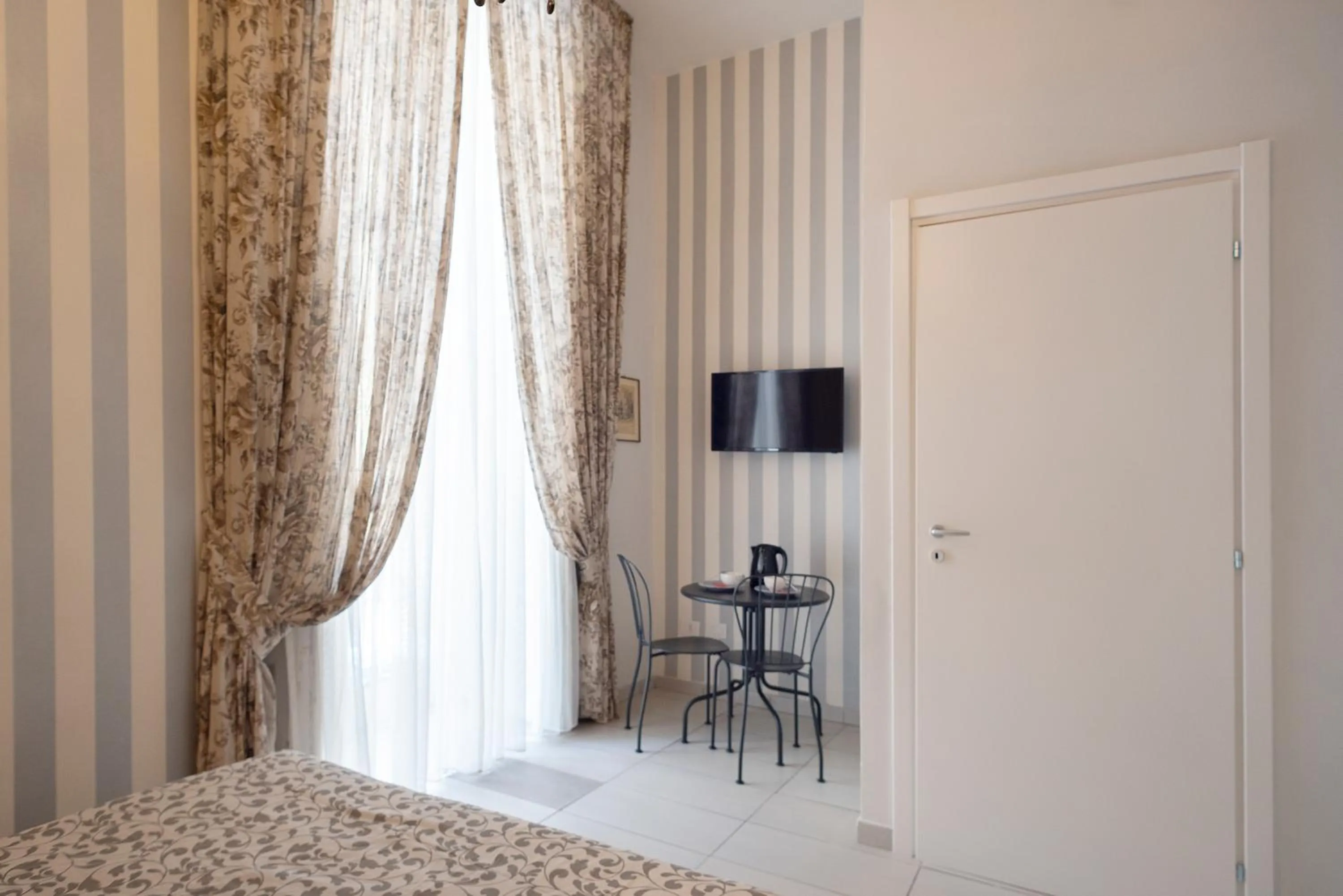 Photo of the whole room, Bed in B&B Dei Decumani