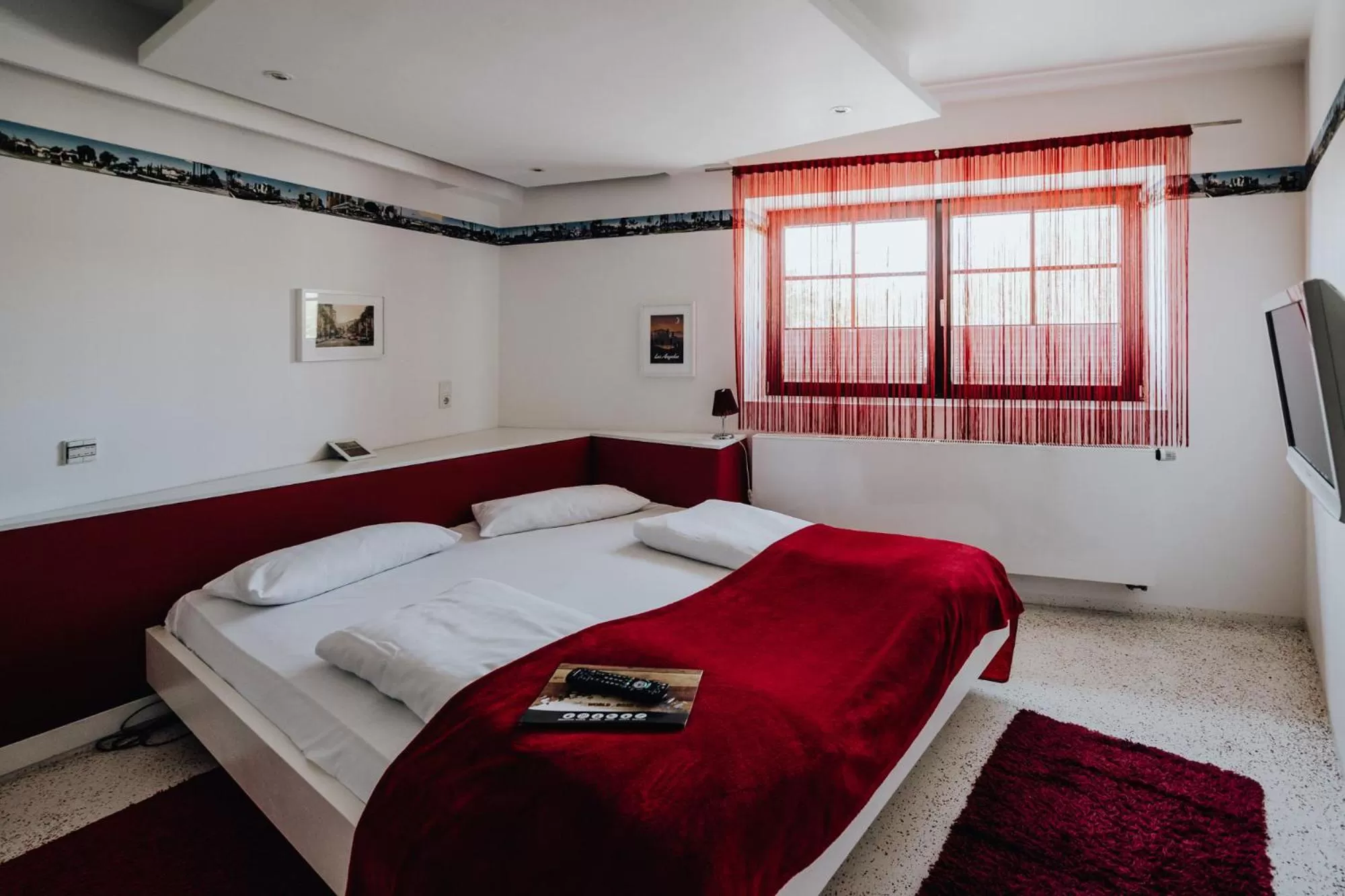 Photo of the whole room, Bed in Road Stop Dortmund