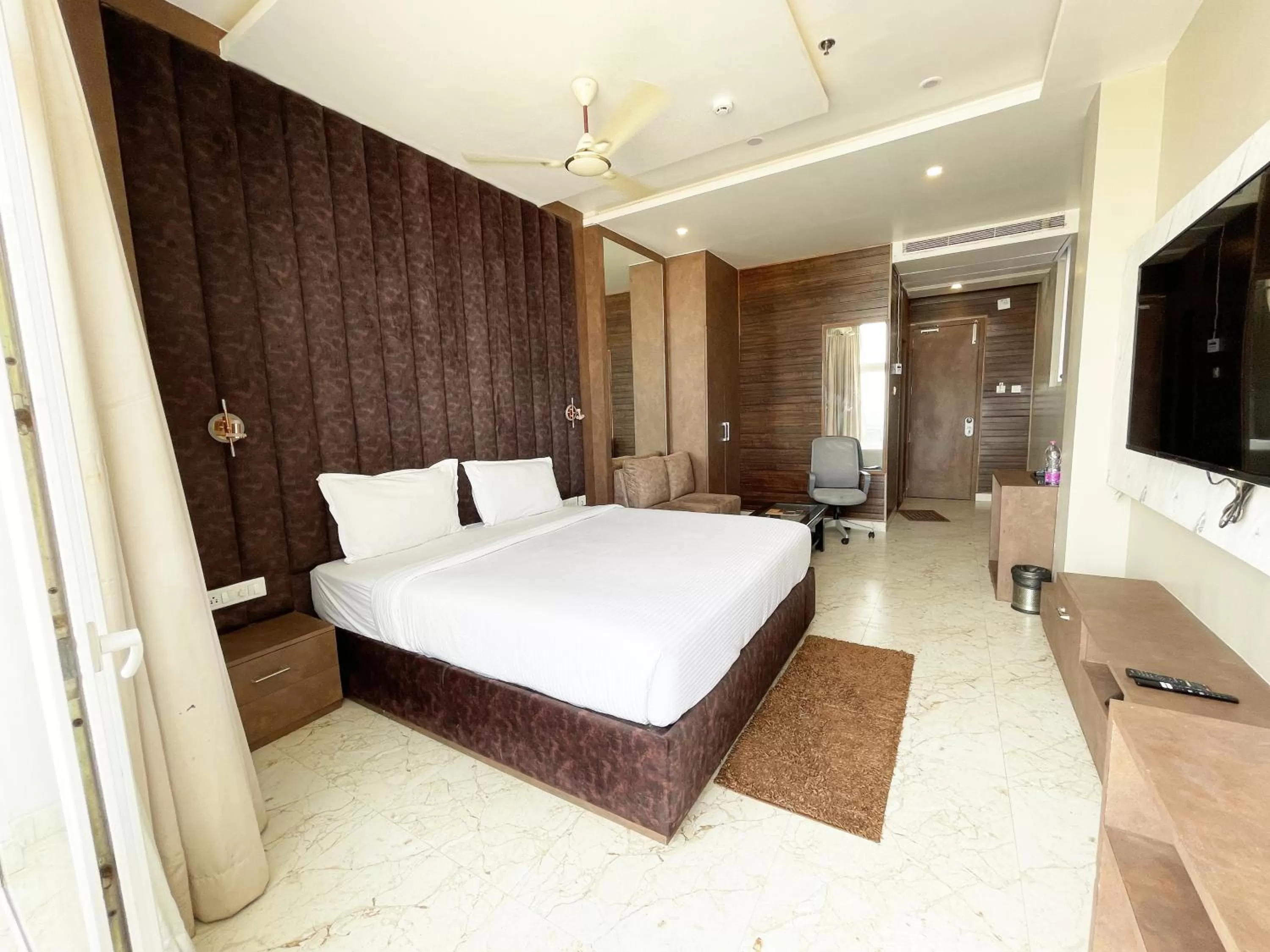 Bed in Hotel TBS sea view ! Puri