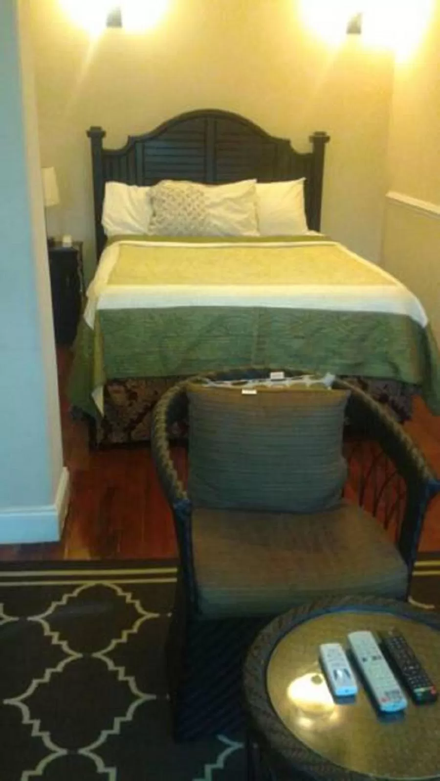 Bed in El Dorado Inn
