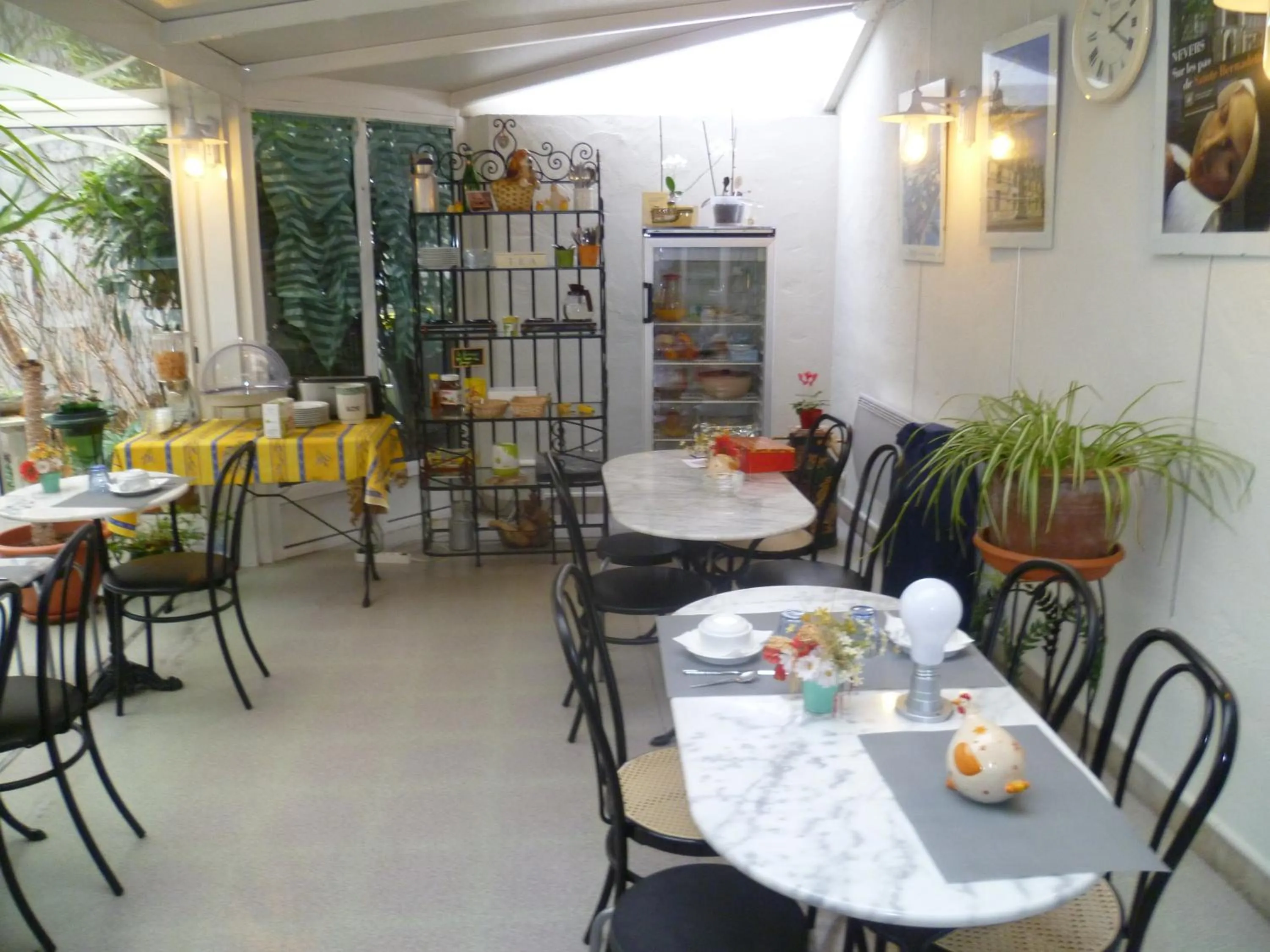 Restaurant/places to eat in Hôtel Beauséjour