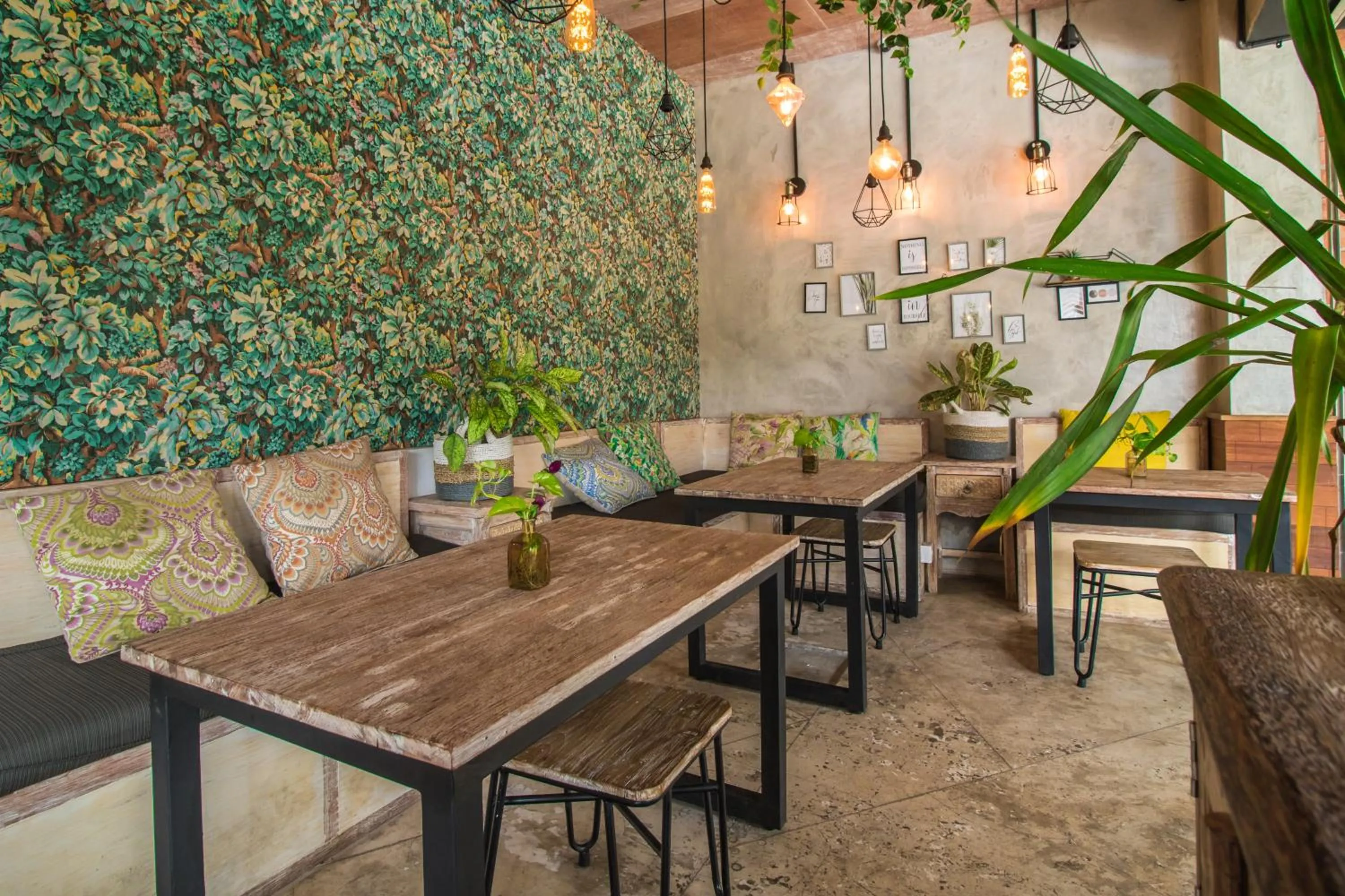 Restaurant/places to eat in Gemini Star Hotel Kuta