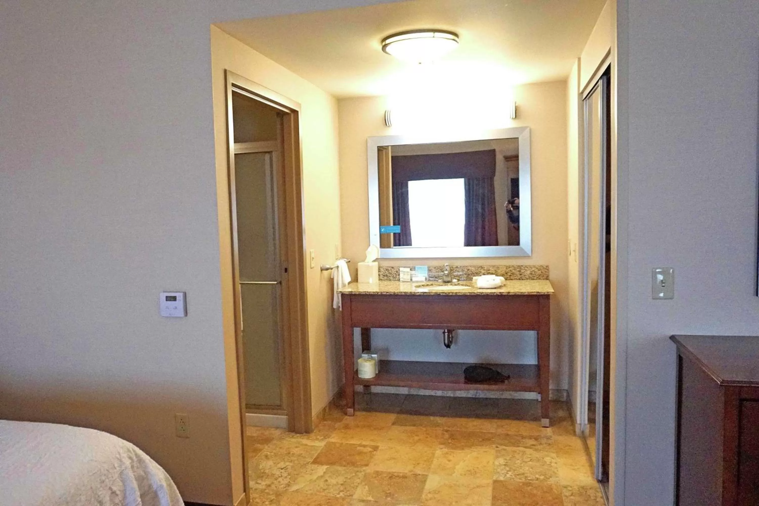 Bathroom, Bed in Hampton Inn Waynesburg