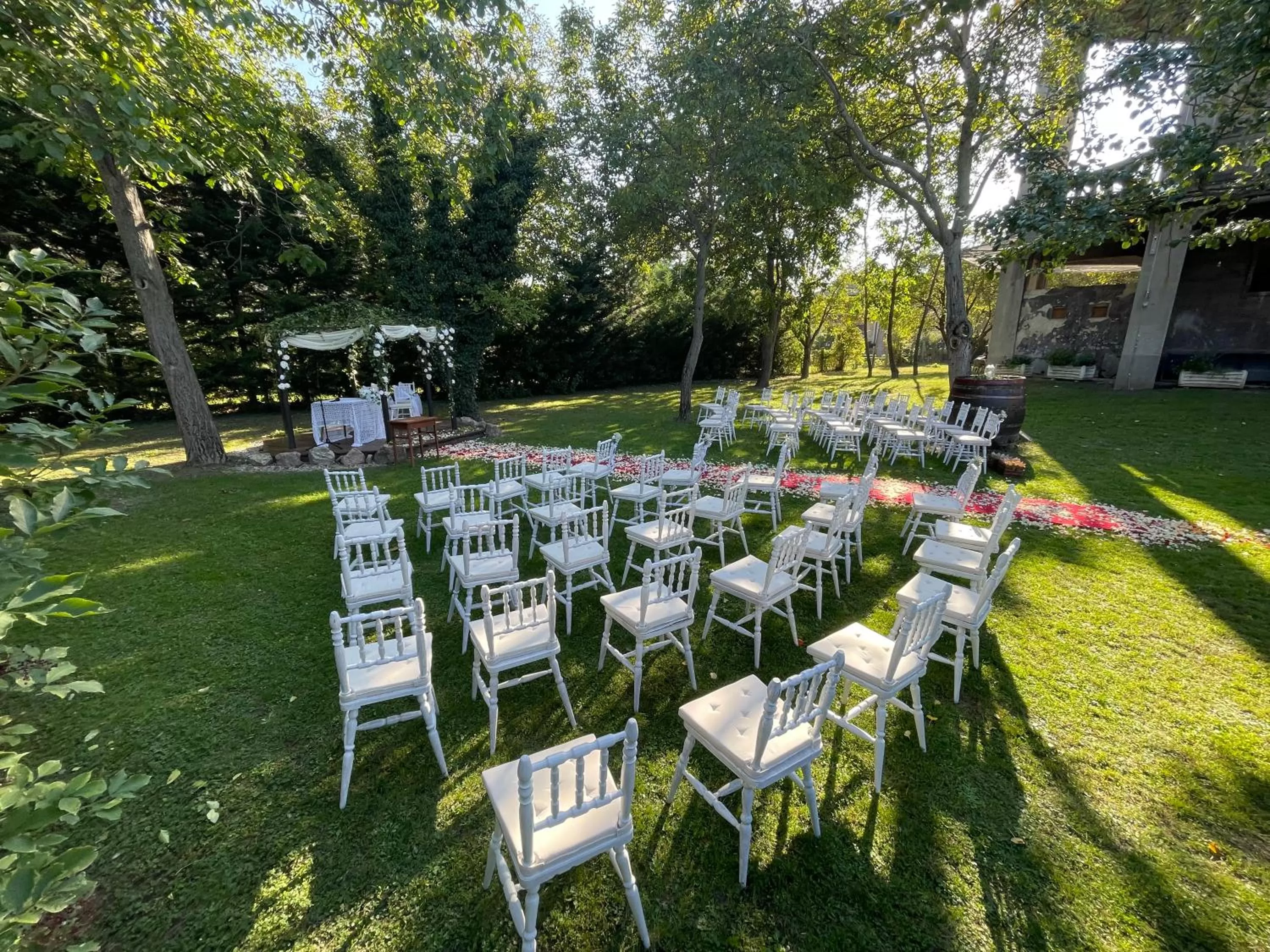 Garden in Révész Hotel, Restaurant and Rosa Spa