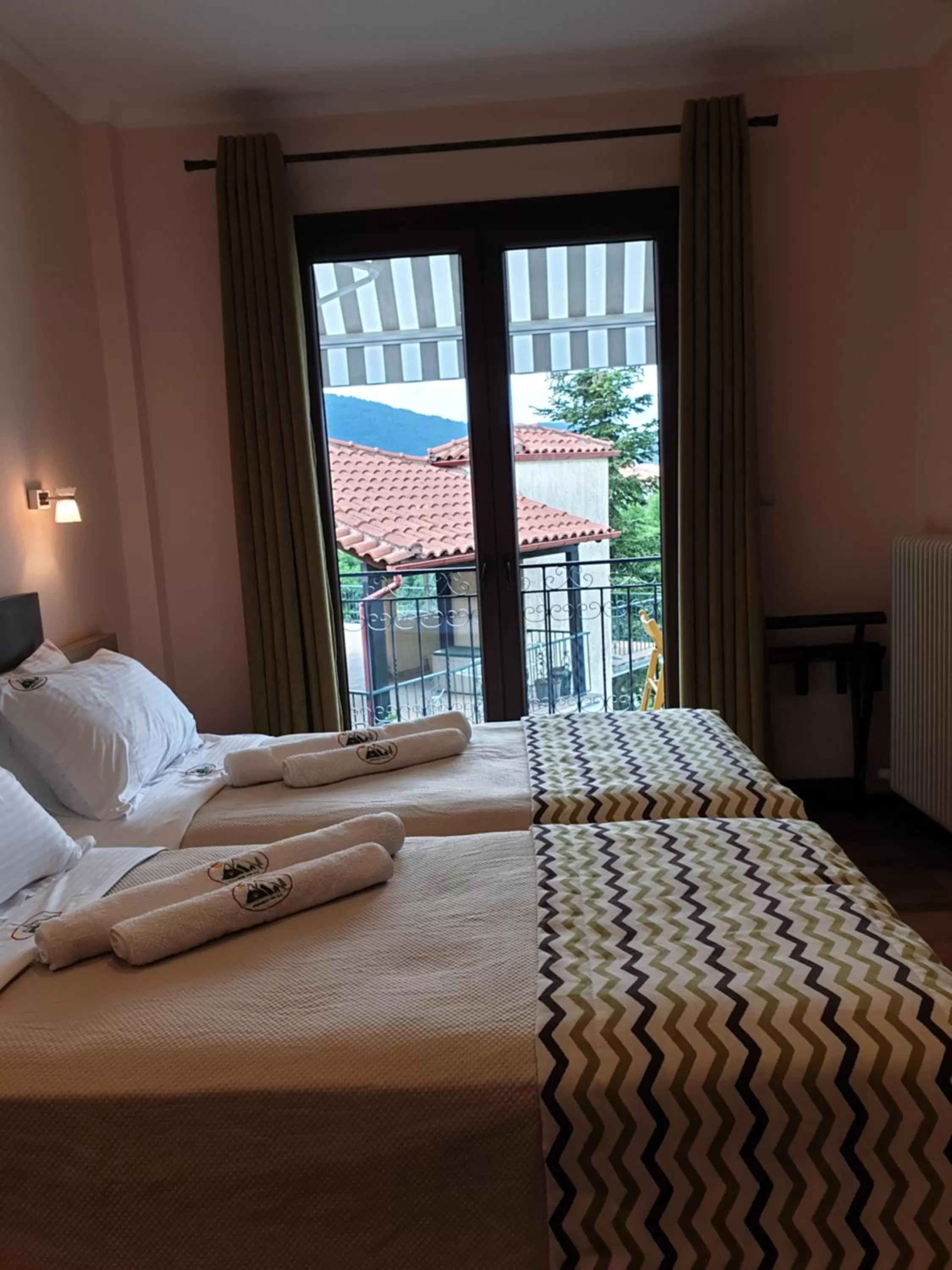 Photo of the whole room, Bed in Mondeus Inn Luxury