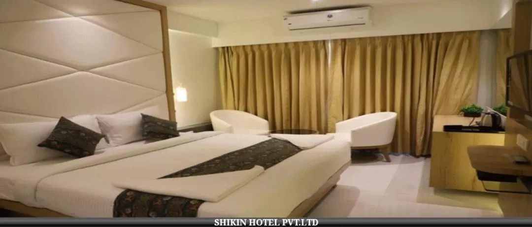 Bed in Shikin Hotels (Close to Palm Beach Road)