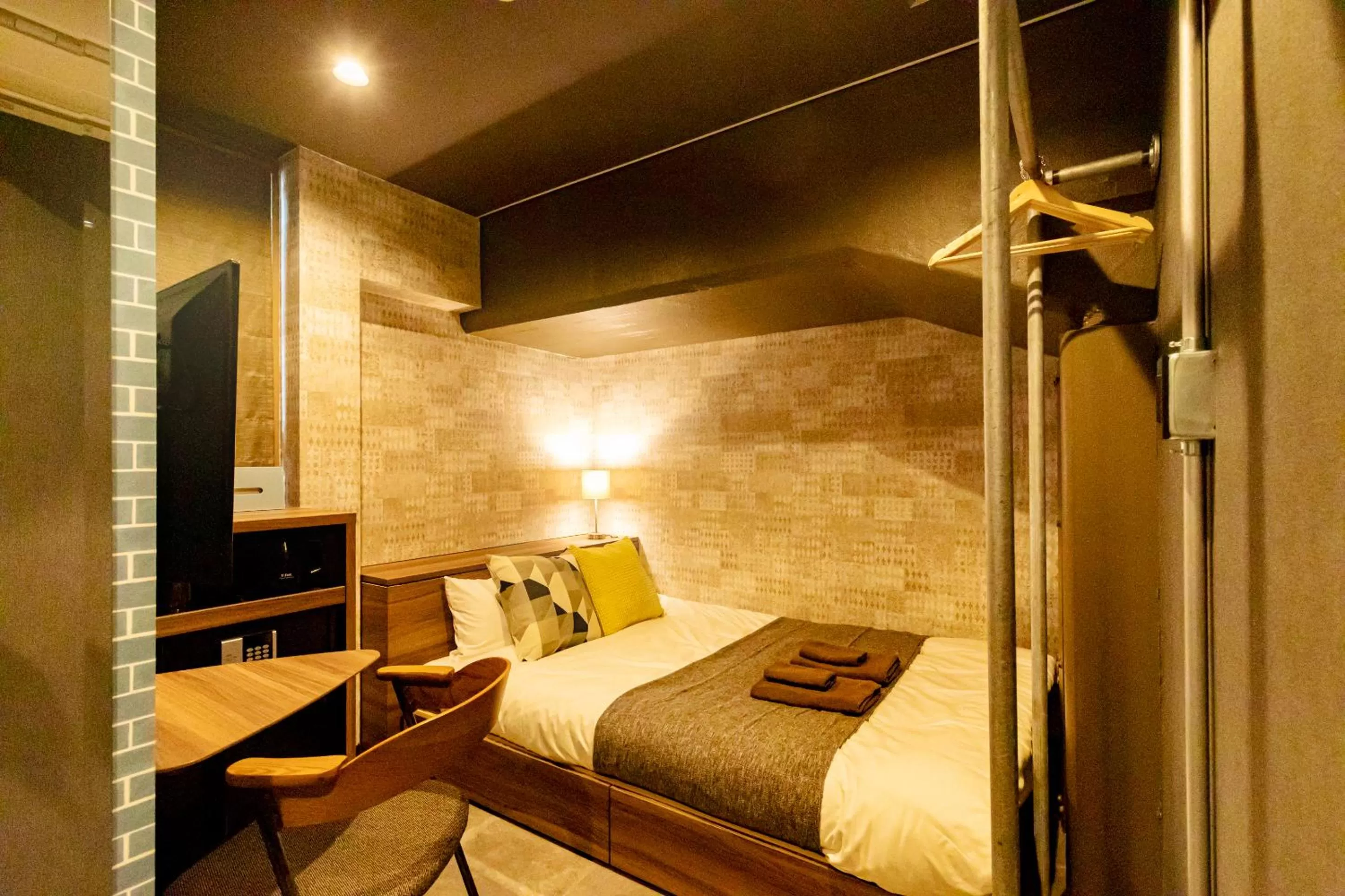 Bed in UNDER RAILWAY HOTEL AKIHABARA