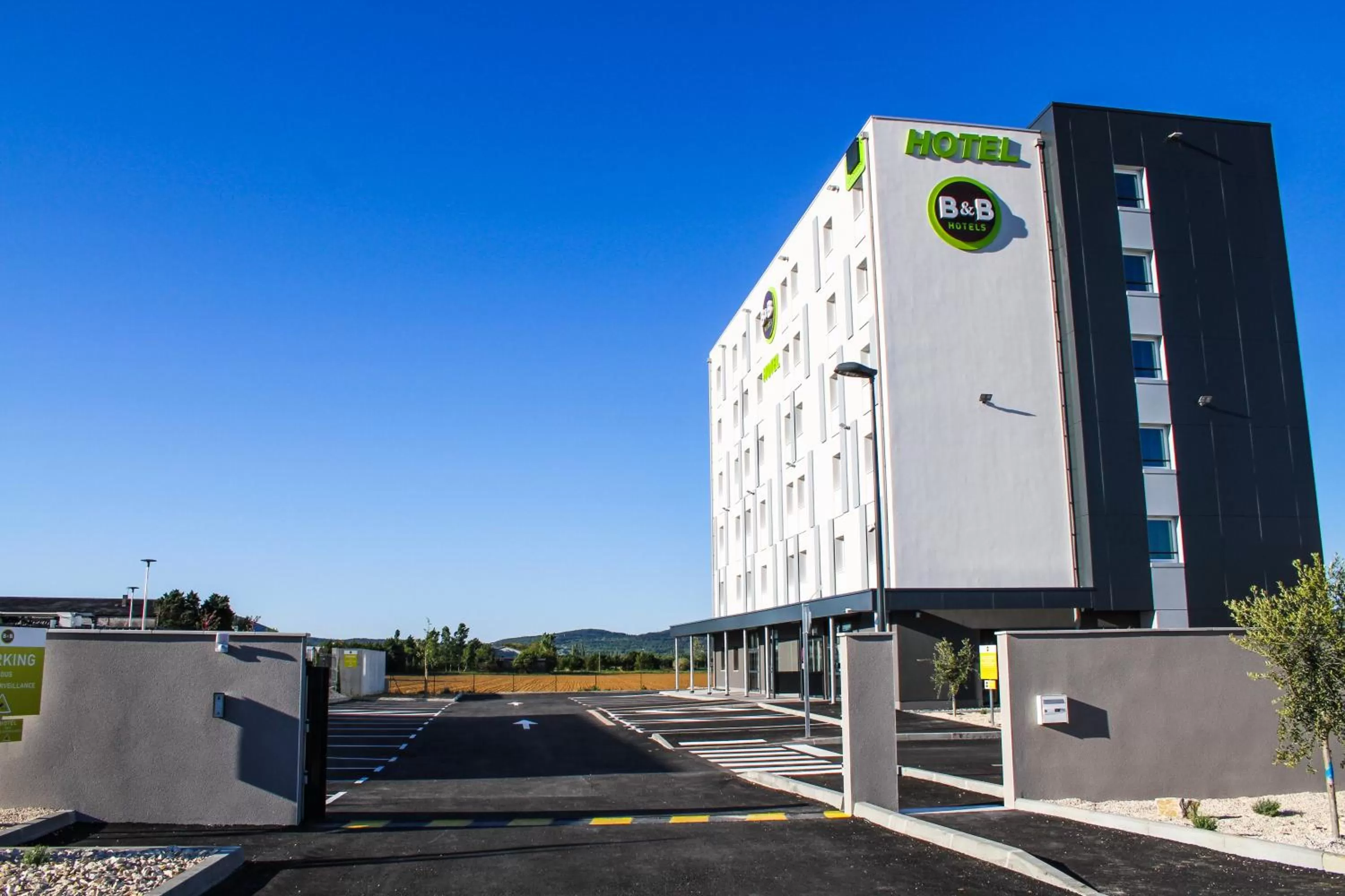 Facade/entrance in B&B HOTEL Montélimar Sud