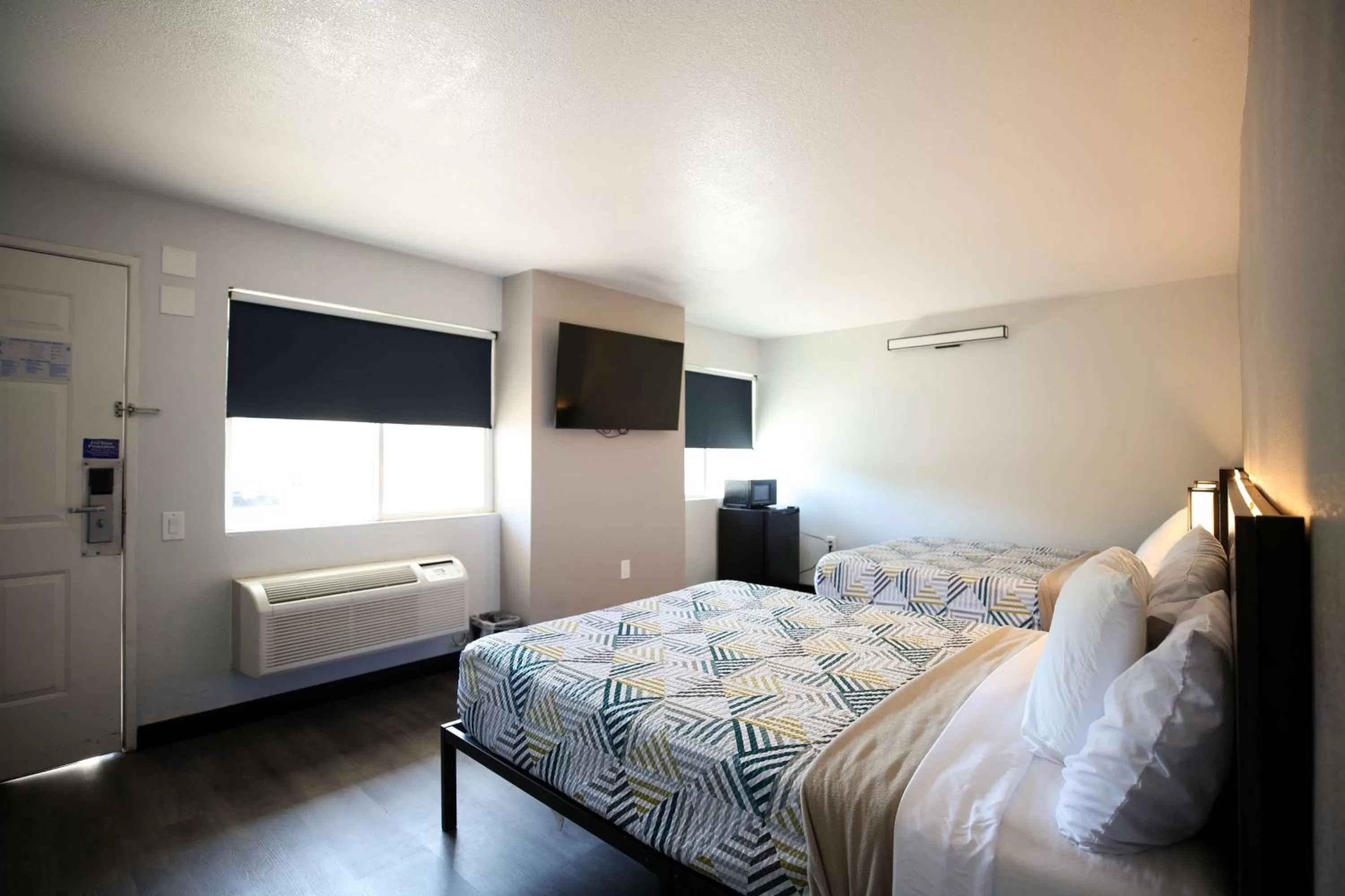 Bedroom, Bed in Motel 6-Sacramento, CA - Central