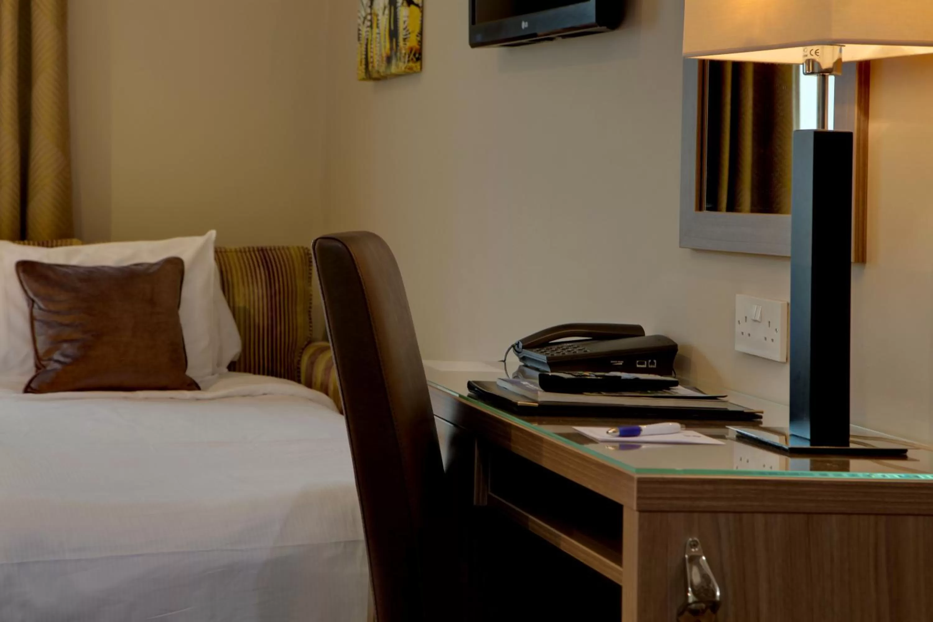 Bed in Best Western Pontypool Metro Hotel