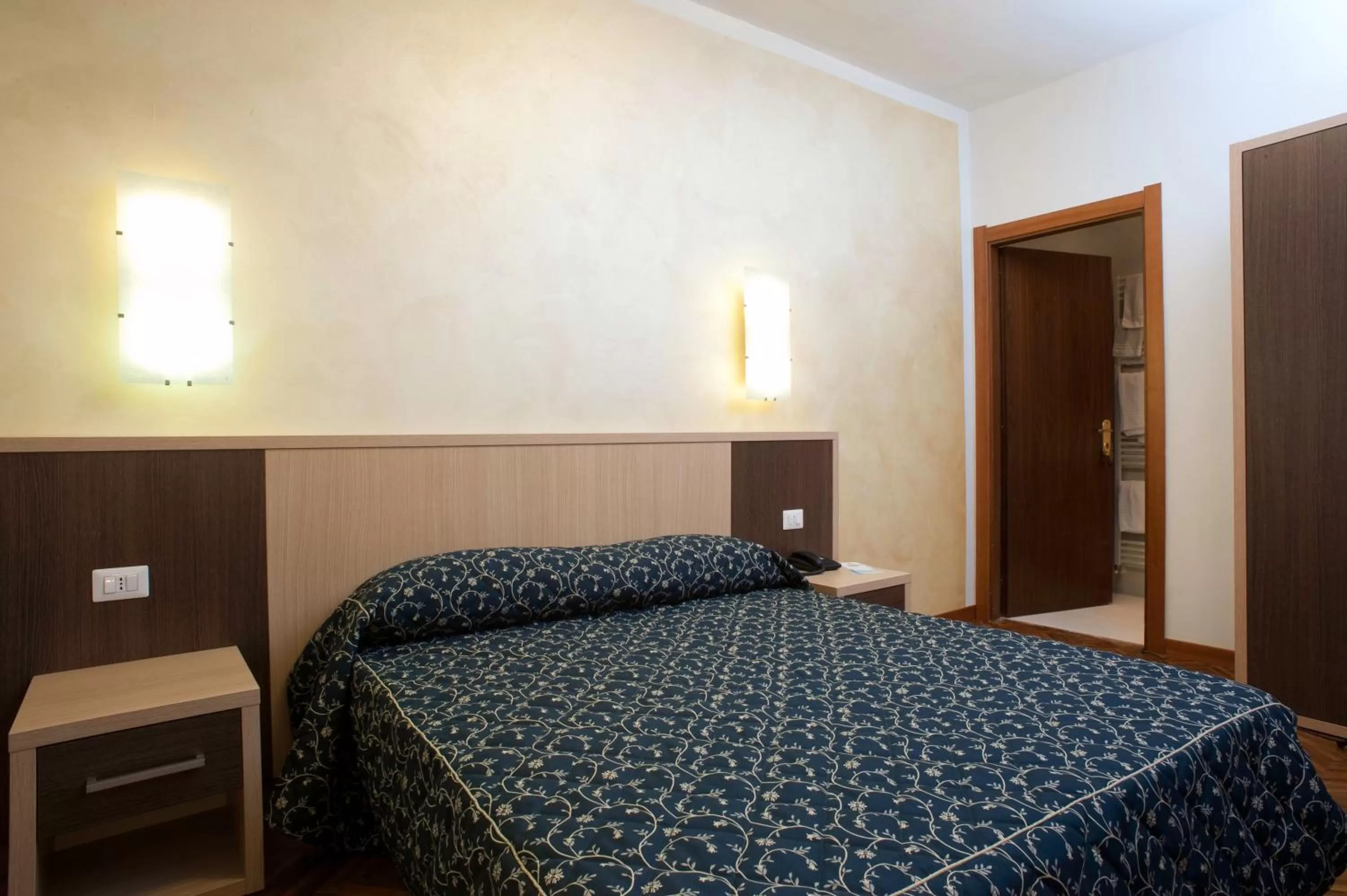 Bedroom, Bed in Hotel Astoria