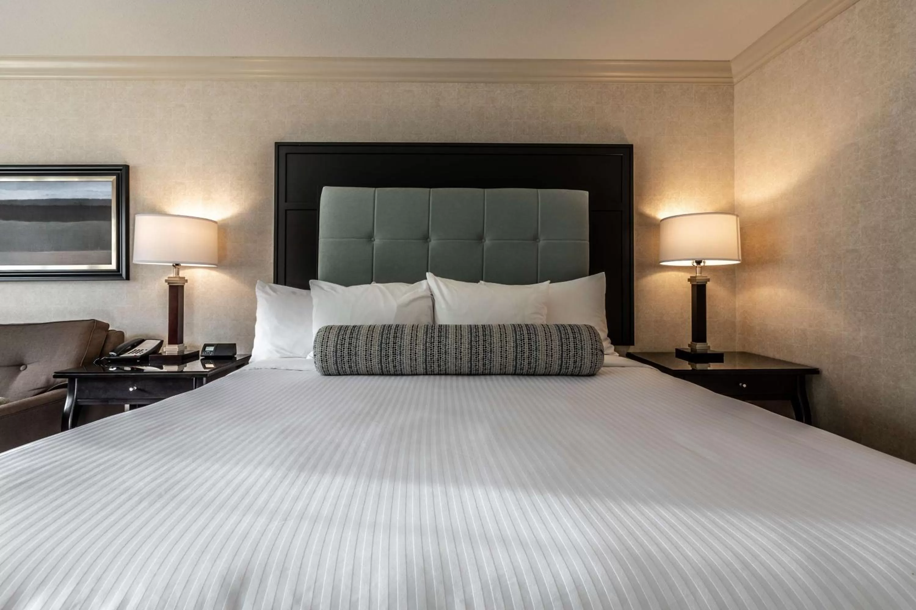 King Room with Sofabed and Spa Tub in Prestige Lakeside Resort, WorldHotels Elite