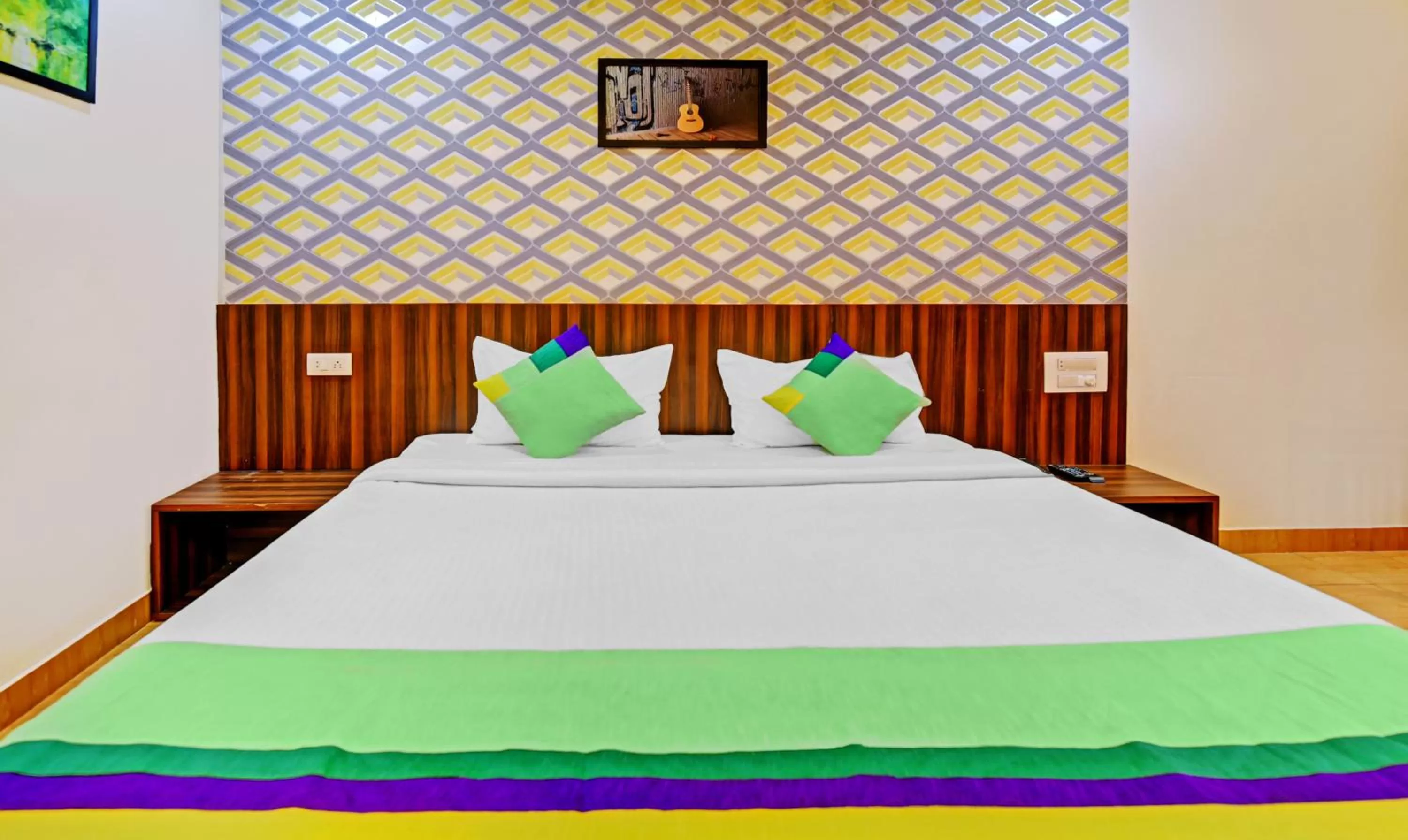 Bedroom, Bed in Itsy Hotels Igloo Residency, 400 Meters From Raja Seat Garden