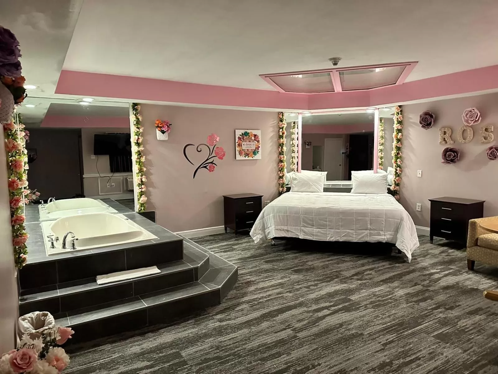 Inn of the Dove - Romantic Luxury Suites with Jacuzzi & Seasonal Fireplace at Harrisburg-Hershey-Philadelphia, PA