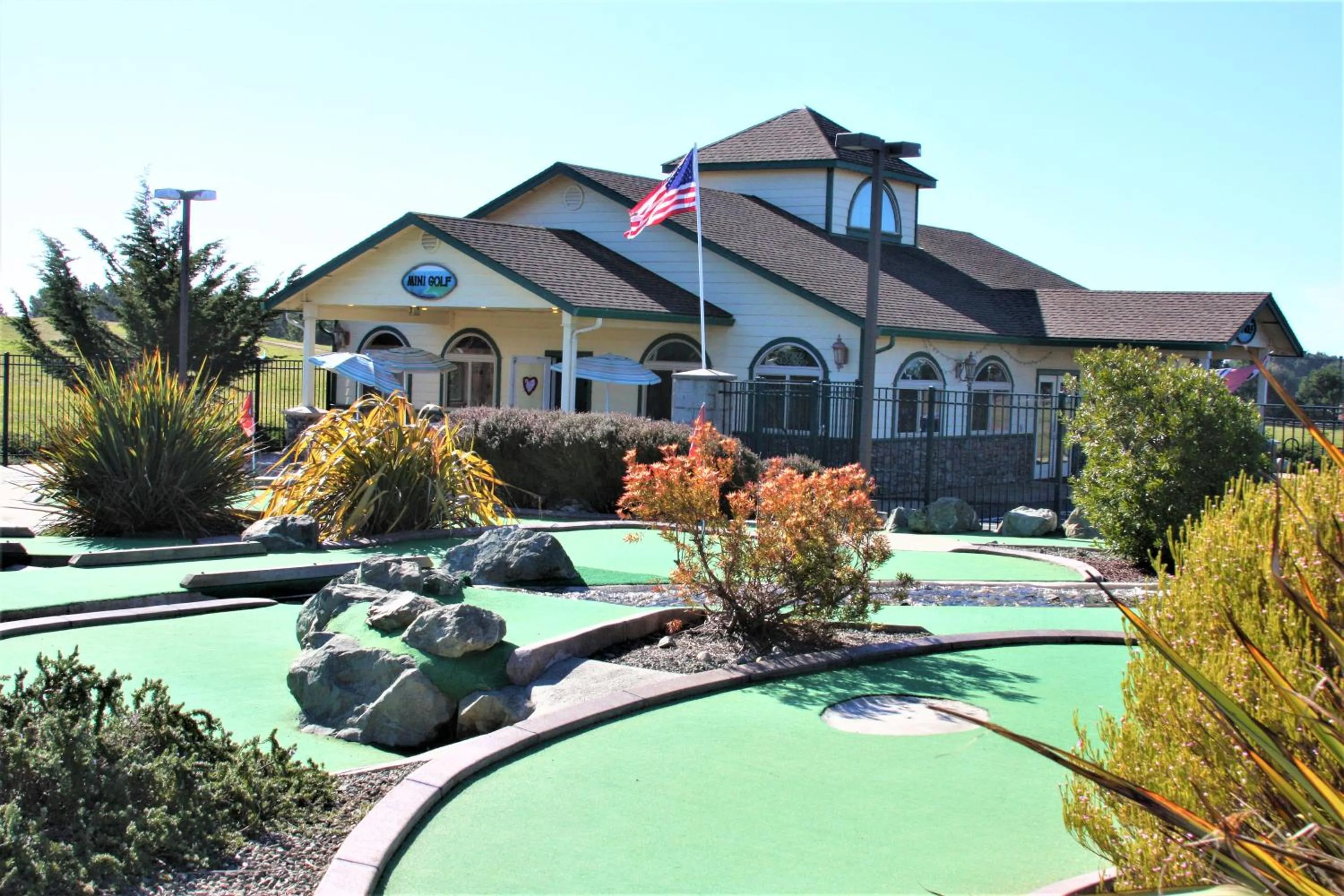 Minigolf in Emerald Dolphin Inn & Mini Golf