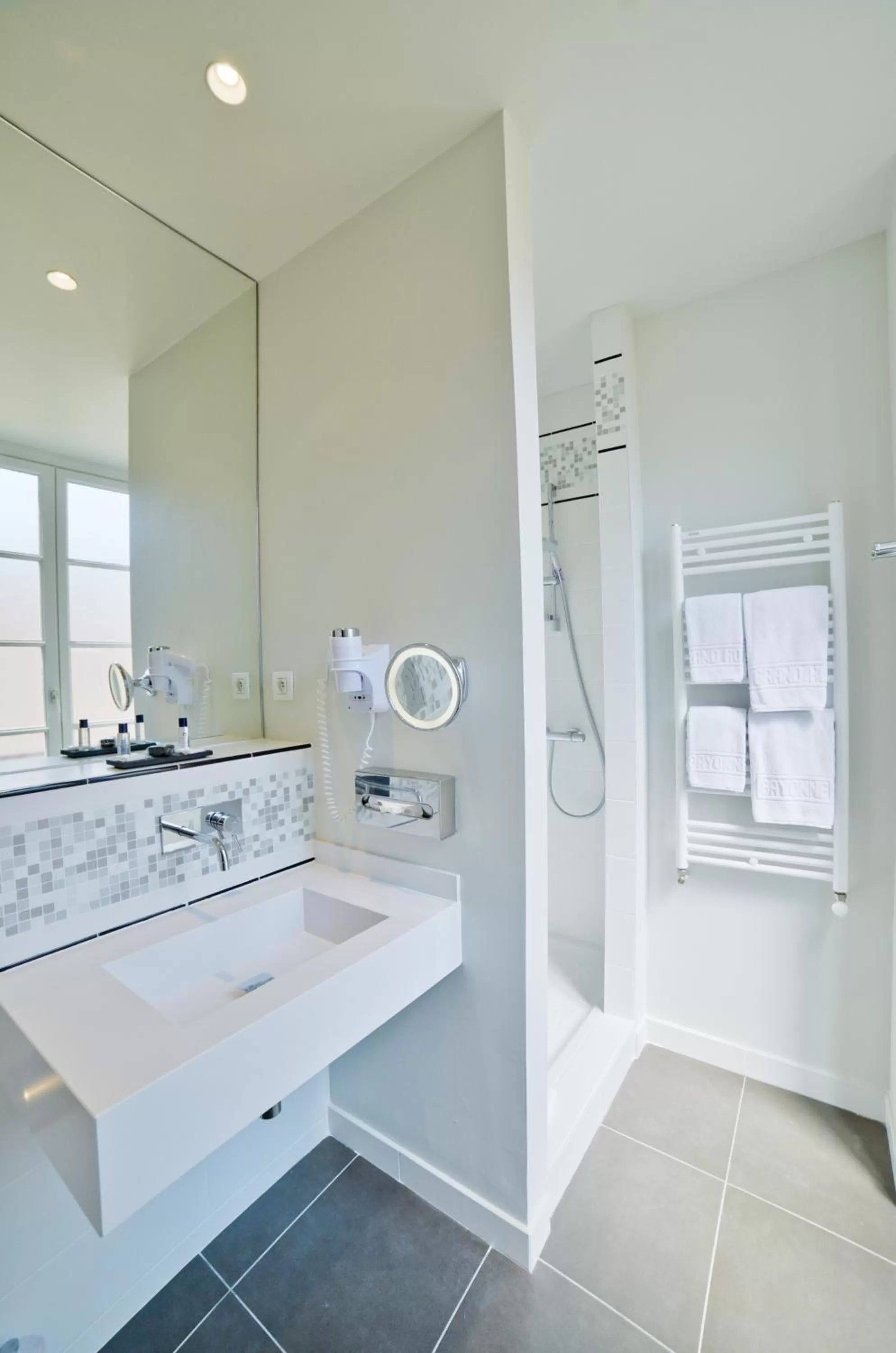 Bathroom in Hôtel Mercure Bayonne Centre Le Grand Hotel