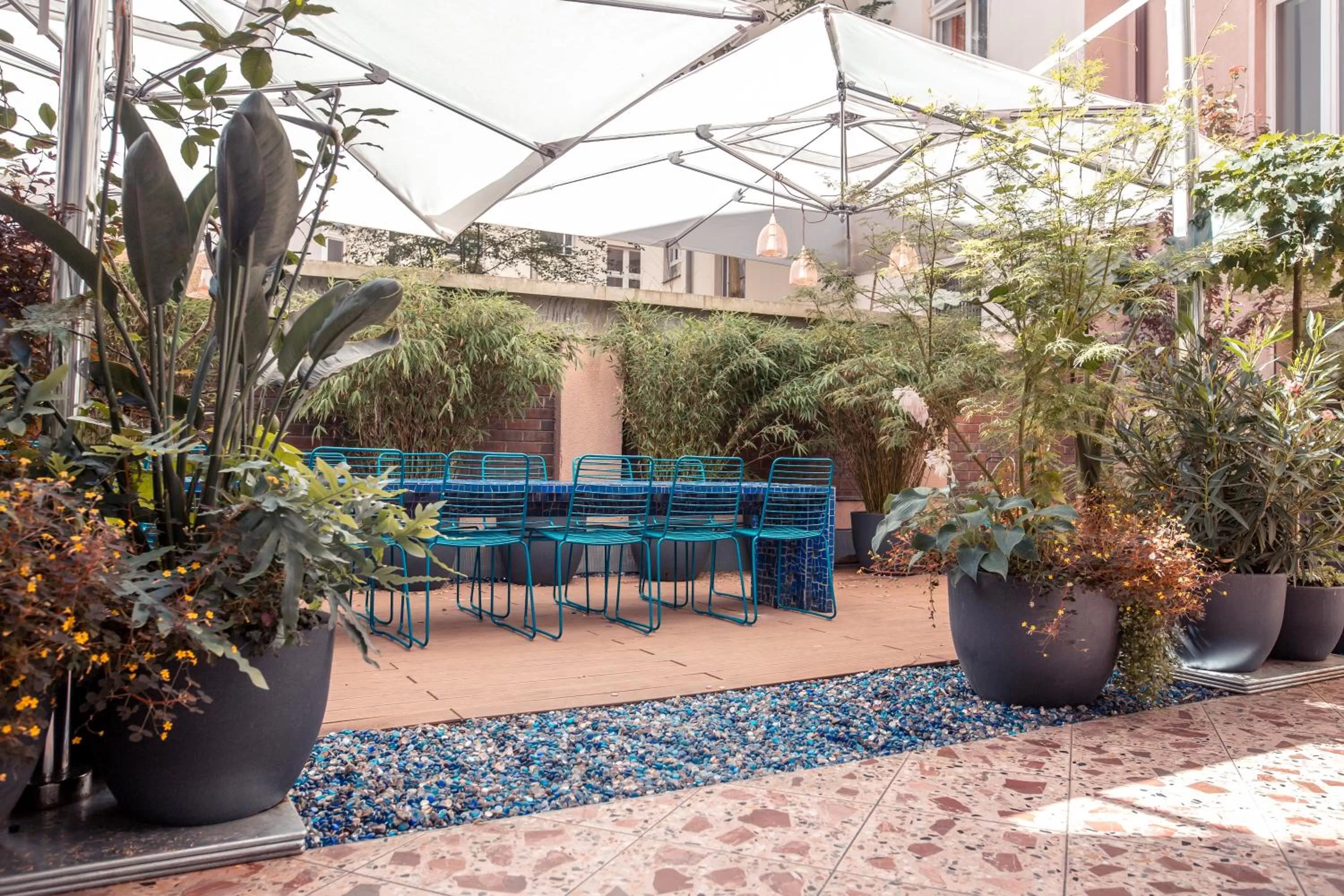 Patio in Hotel Bleibtreu Berlin by Golden Tulip