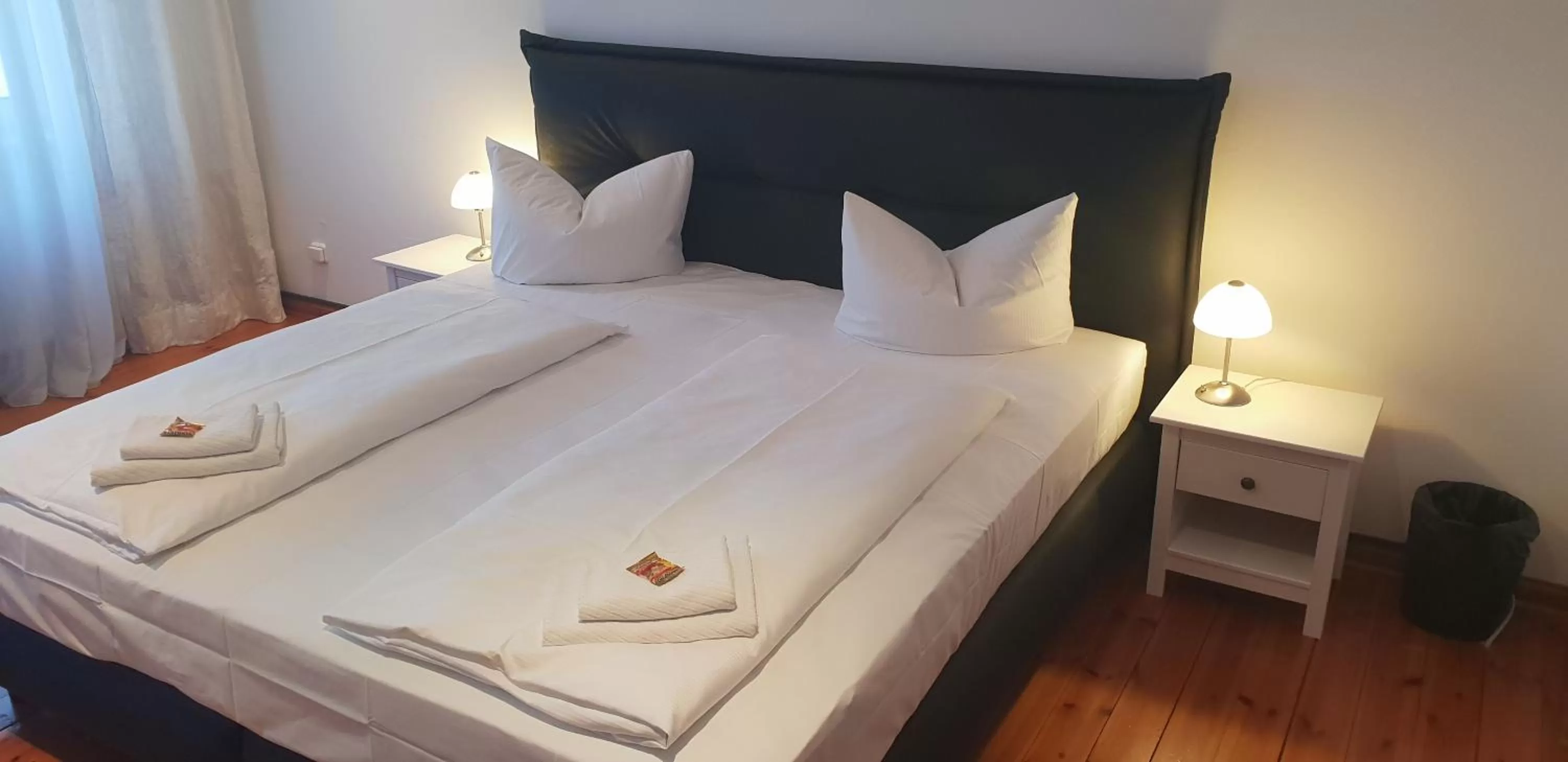 Photo of the whole room, Bed in Hotel & Restaurant "Deutscher Kaiser"