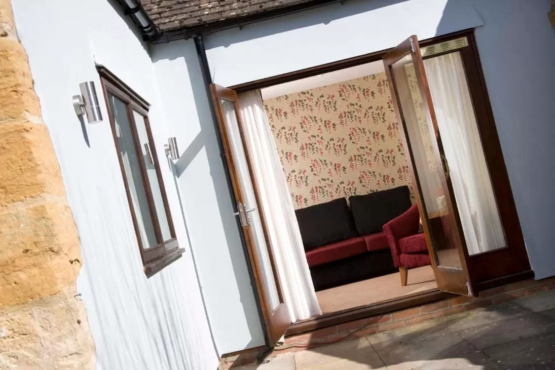 Facade/entrance in Redesdale Arms Hotel