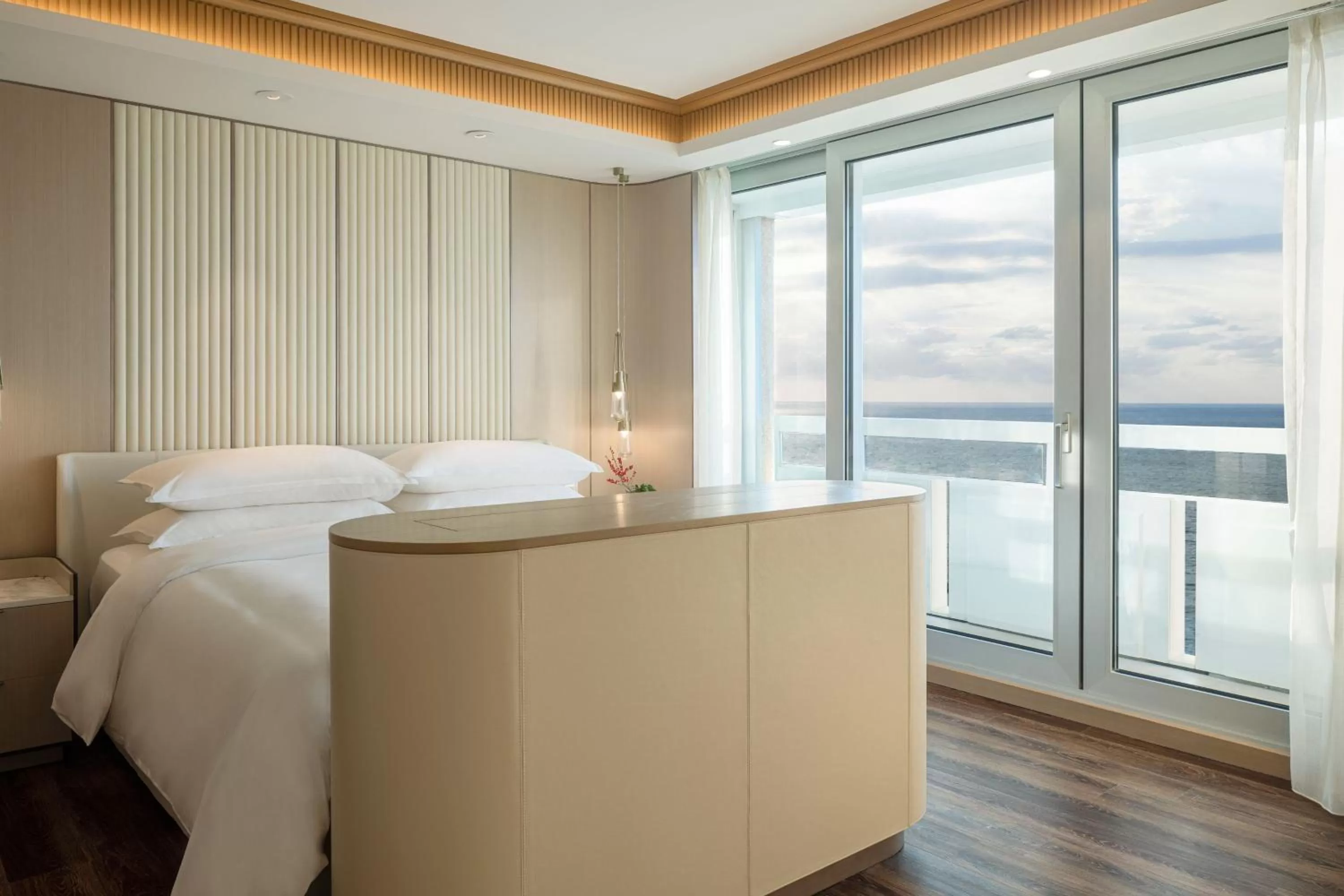 Bedroom, Bed in Sheraton Grand Tel Aviv