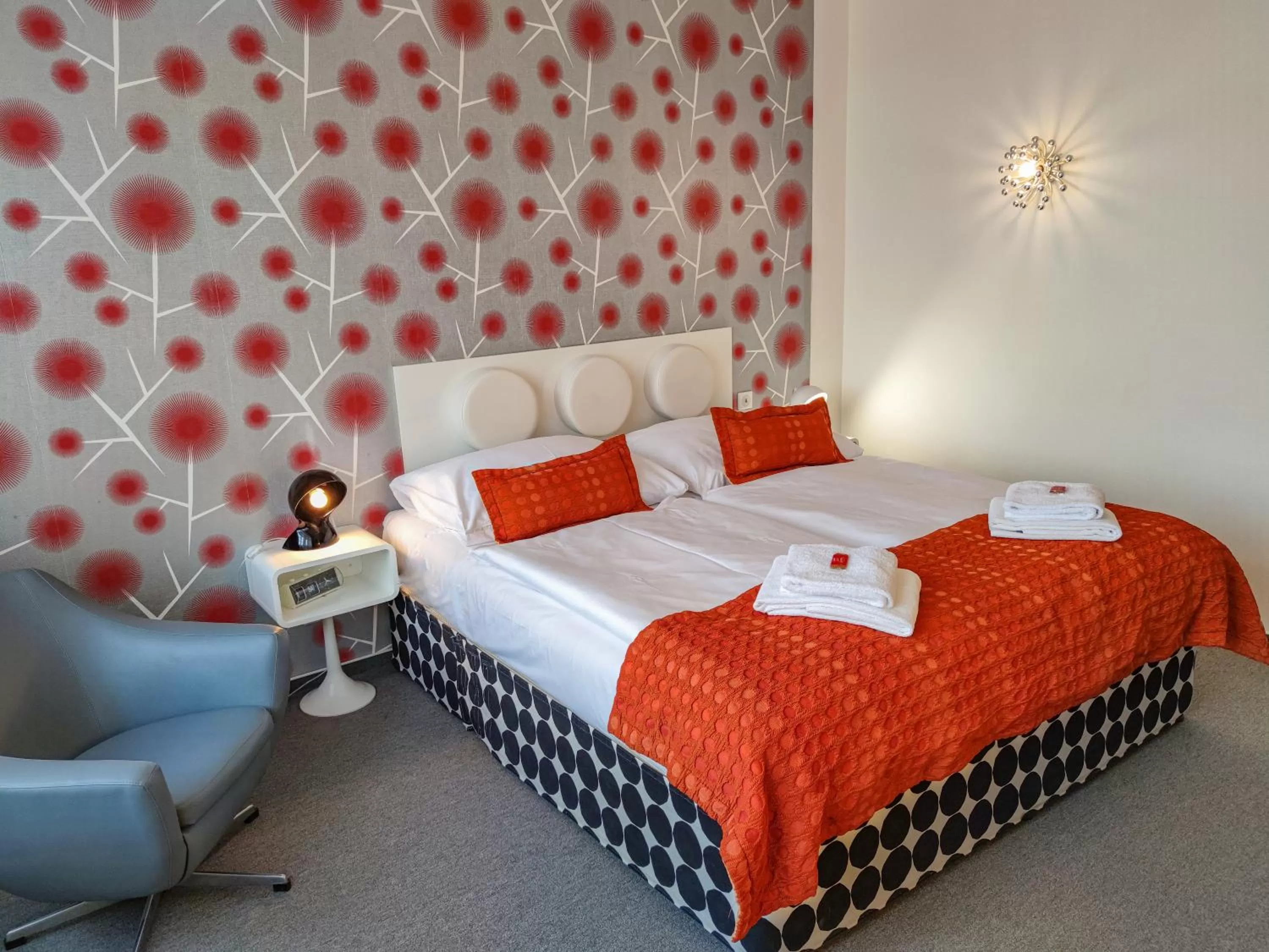 TV and multimedia, Bed in LH Vintage Design Hotel Sax