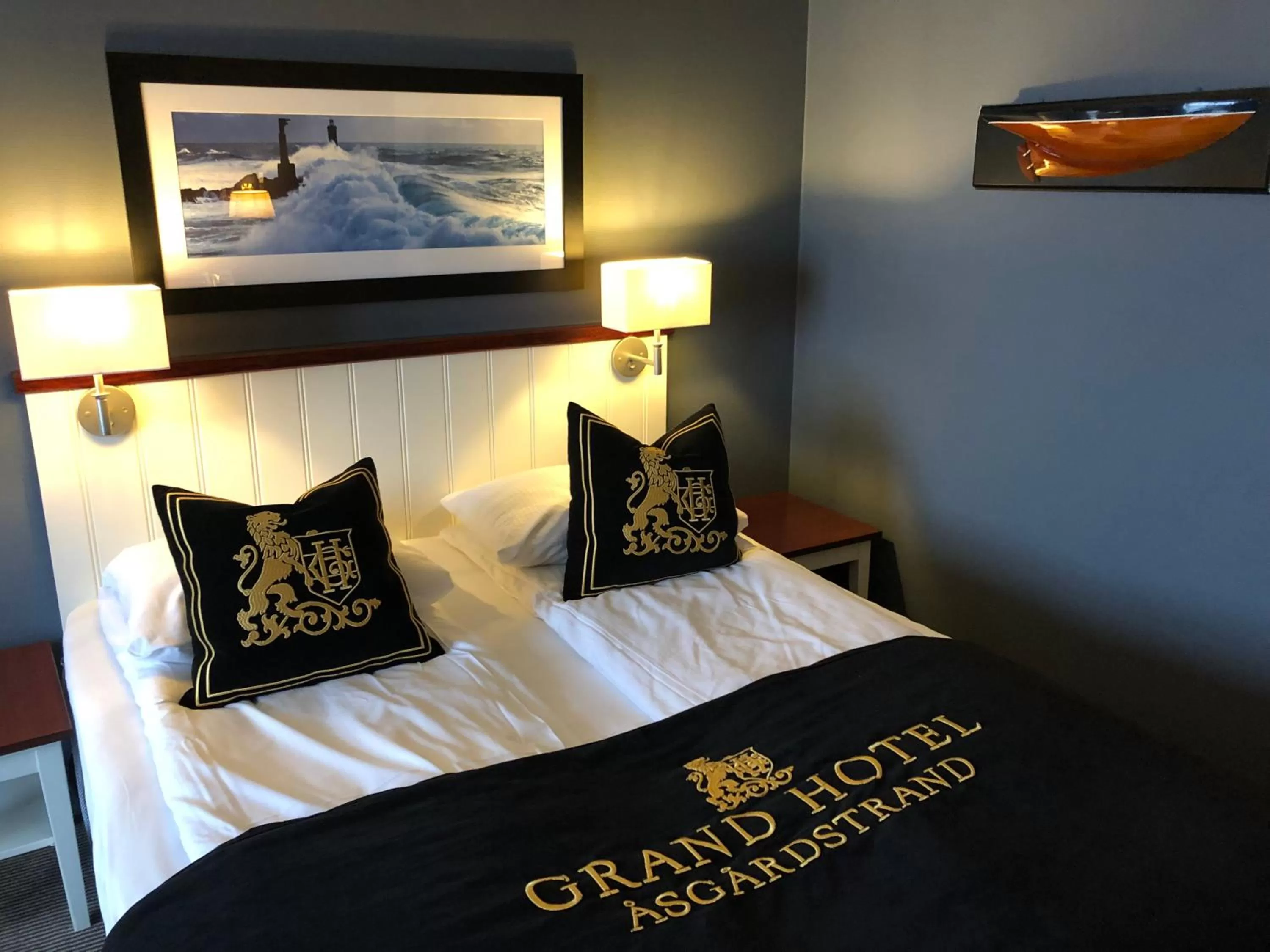 Photo of the whole room, Bed in Grand Hotel Åsgårdstrand - Unike Hoteller