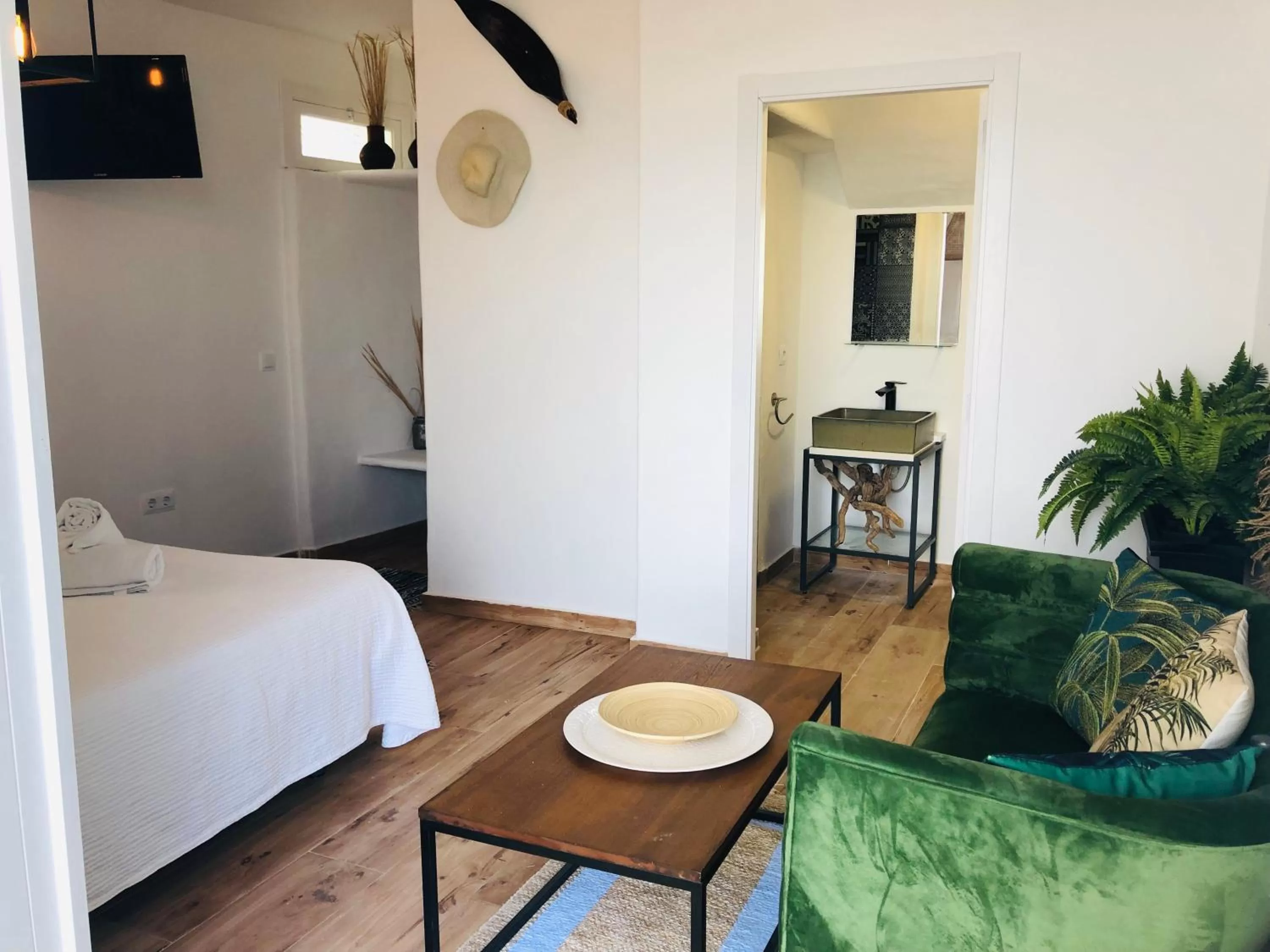 Bed in Blancos Rooms Hotel