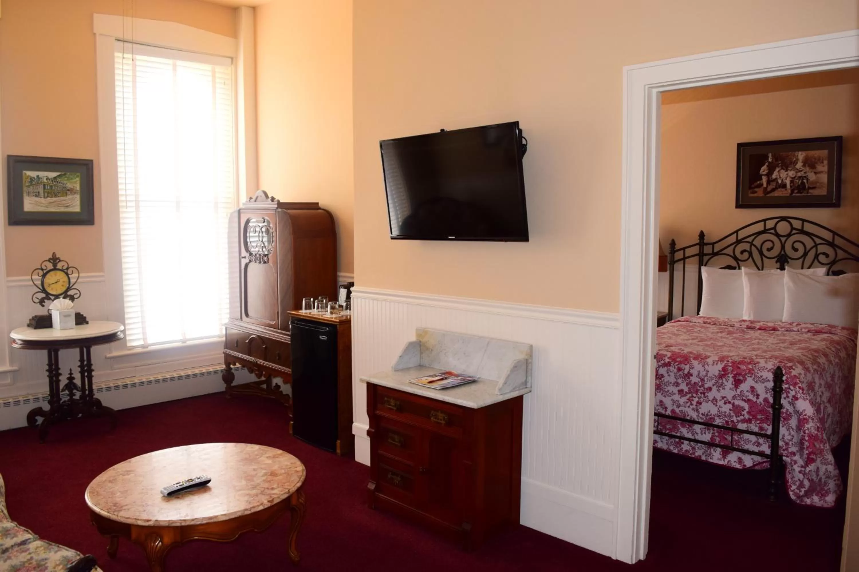 Bed in Grand Imperial Hotel