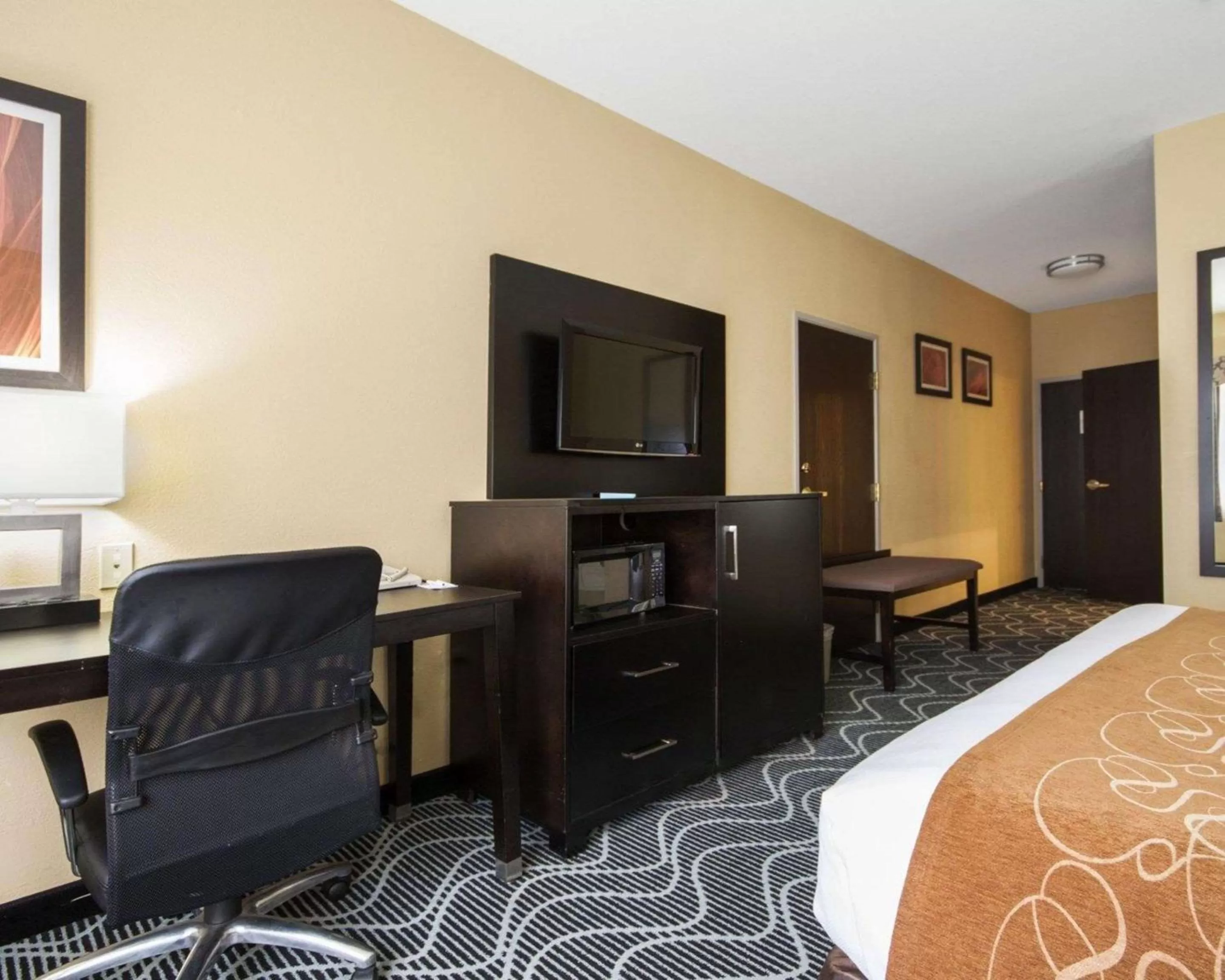 Photo of the whole room in Comfort Suites Lake Ray Hubbard