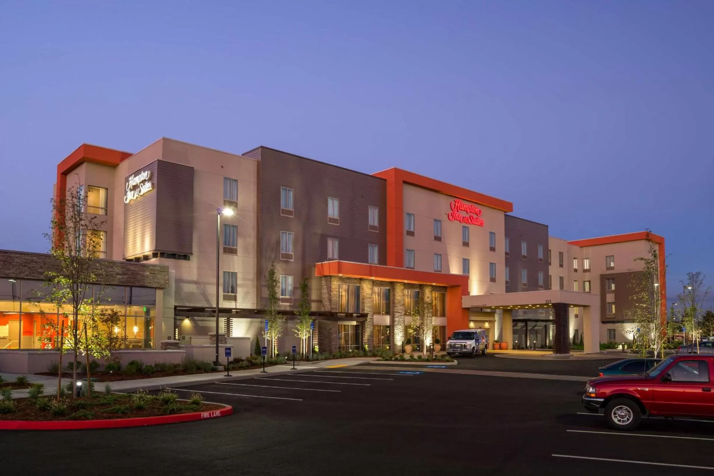 Property building in Hampton Inn & Suites Portland/Vancouver