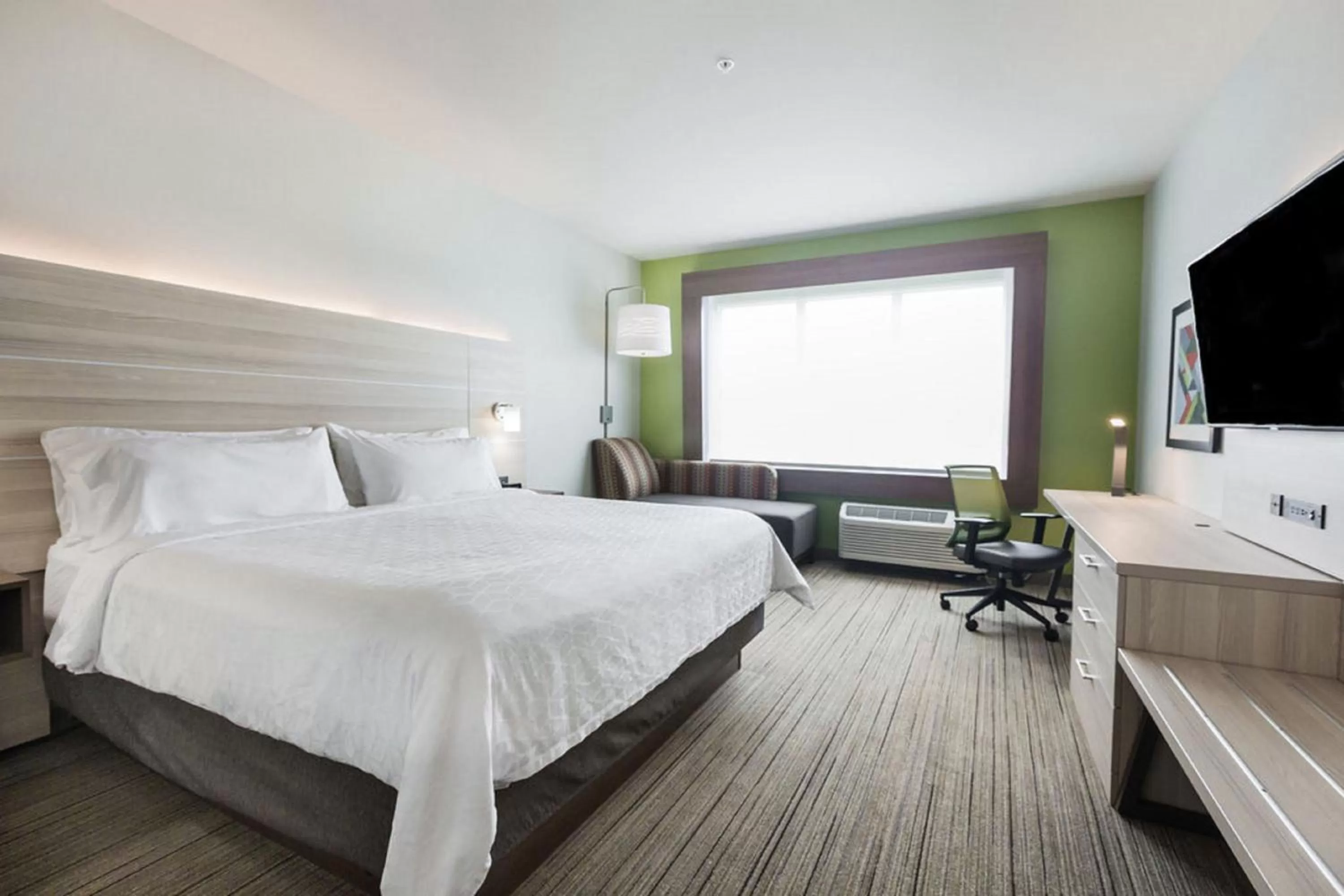 Photo of the whole room, Bed in Holiday Inn Express & Suites Edmonton N - St Albert by IHG