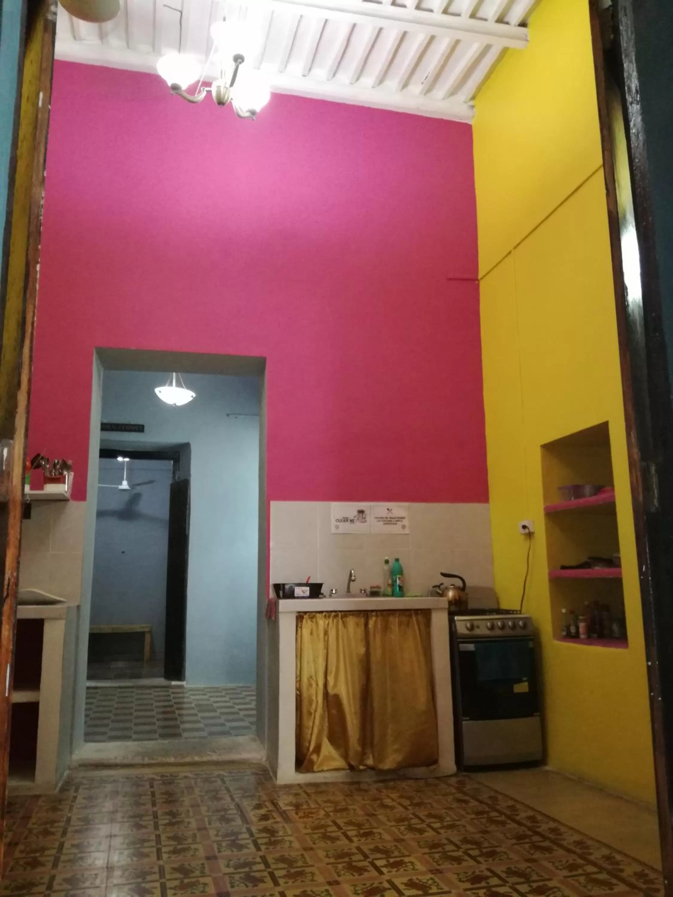 Kitchen or kitchenette in Hostal Xiinbal