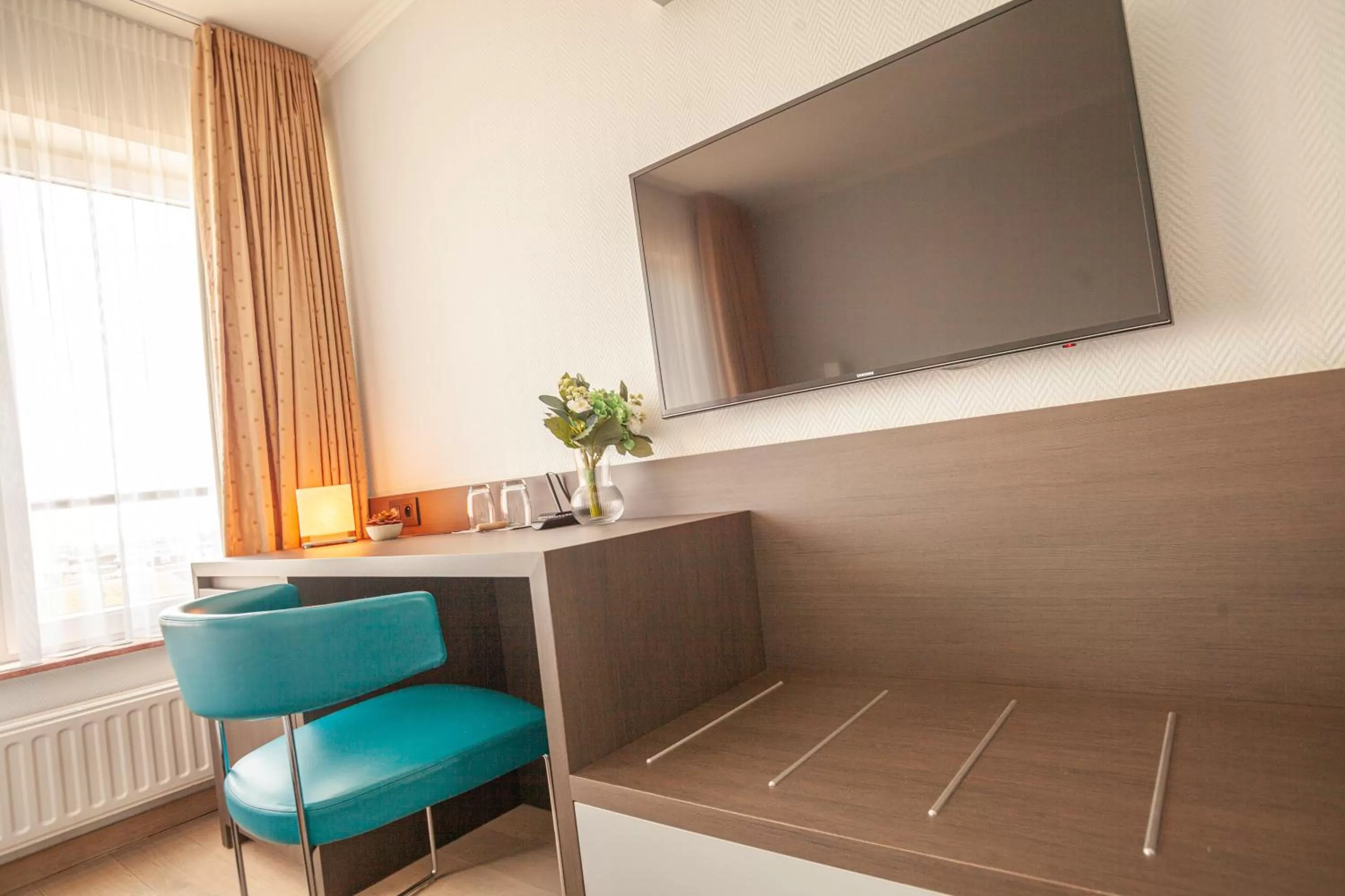 TV and multimedia in Hotel Monaco Zeebrugge Beach by Rikas Hotels