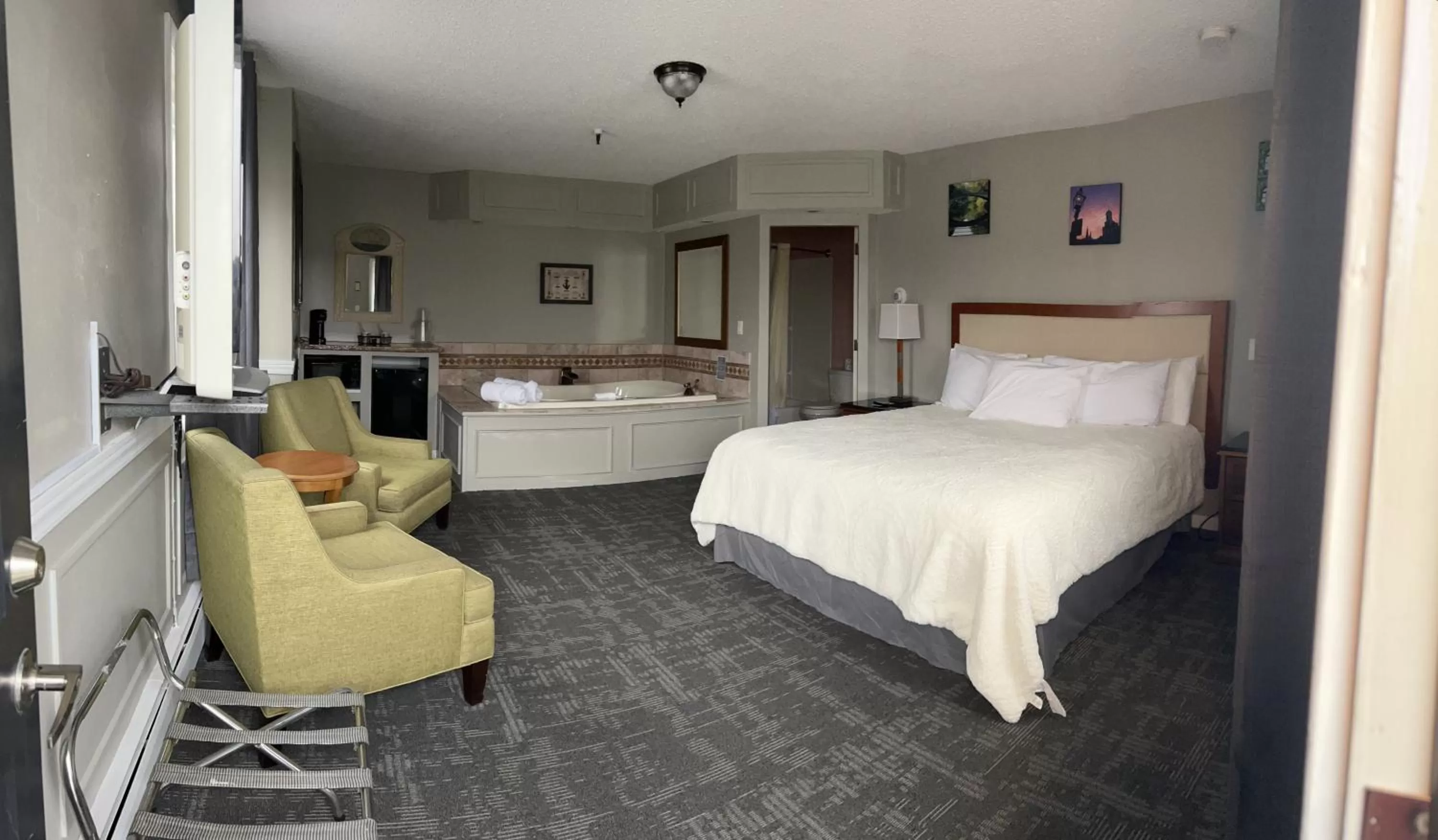 Bed in Vacationland Inn & Suites