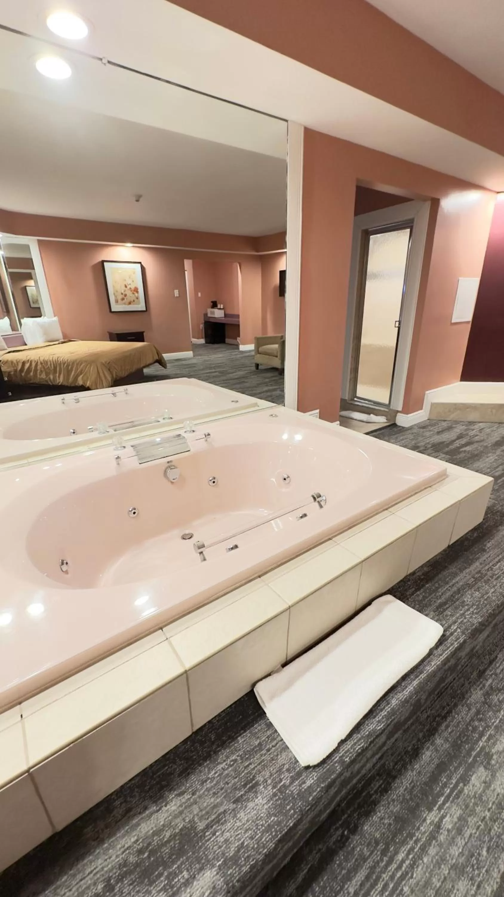 Hot Tub in Inn of the Dove Harrisburg-Hershey Romantic Suites