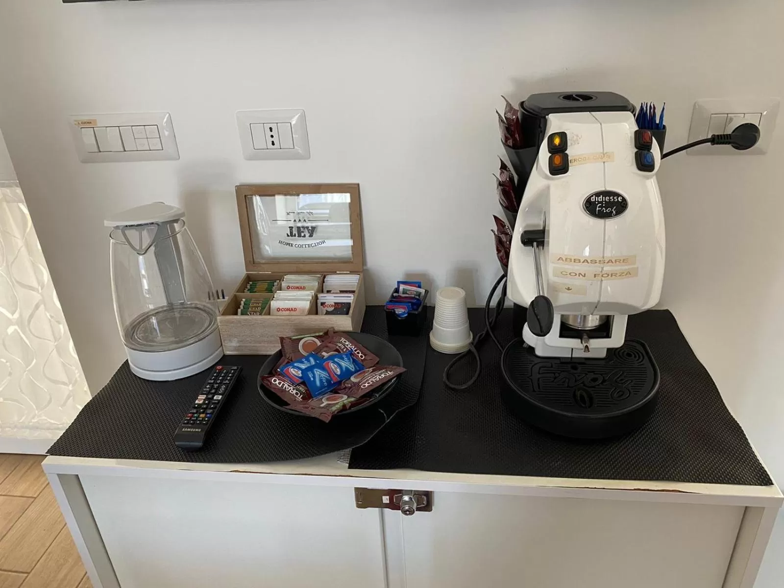 Communal lounge/ TV room in Villa Manto Bed and Breakfast - Torre Annunziata Pompei