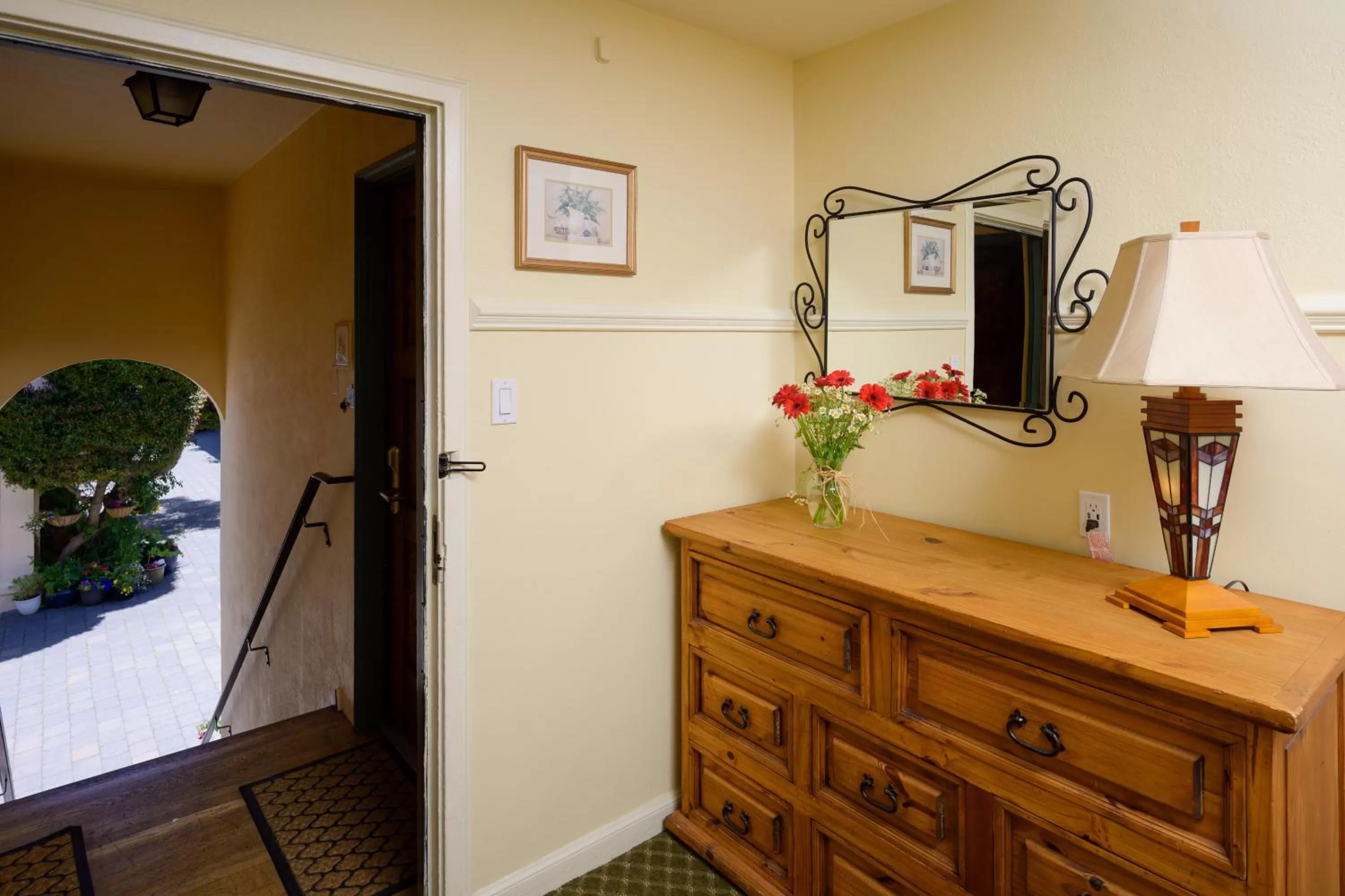 Inner courtyard view in Marina Motel