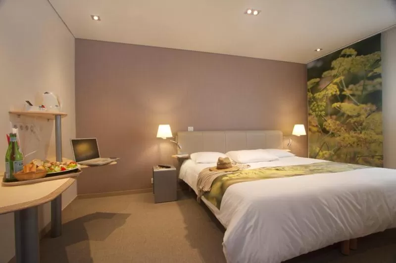 Photo of the whole room, Bed in Logis Hôtel Novalis Quimperlé