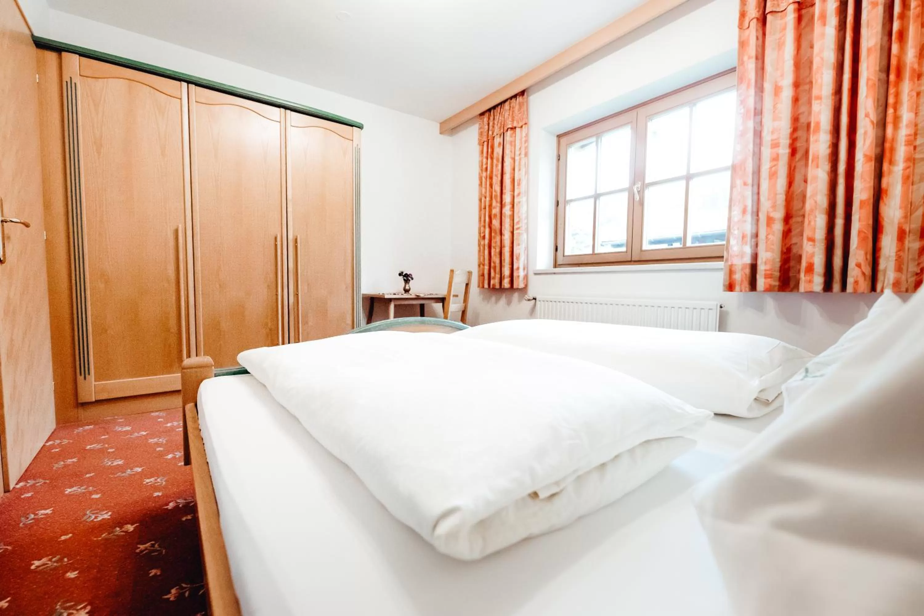 Bed in Dandler - Zimmer und Ferienwohnungen