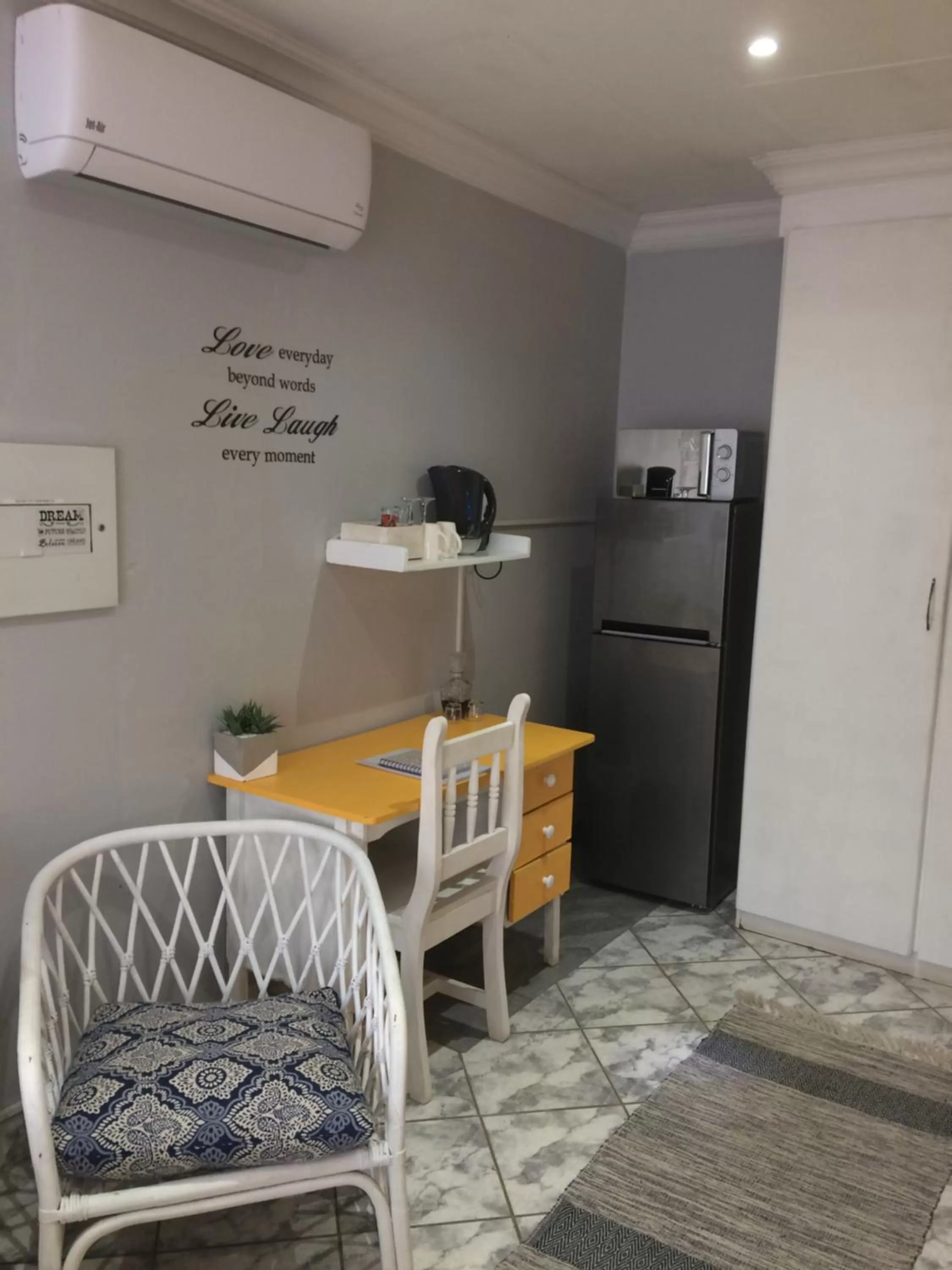 Dining area, Seating Area in B&B 464 on 22nd Ave